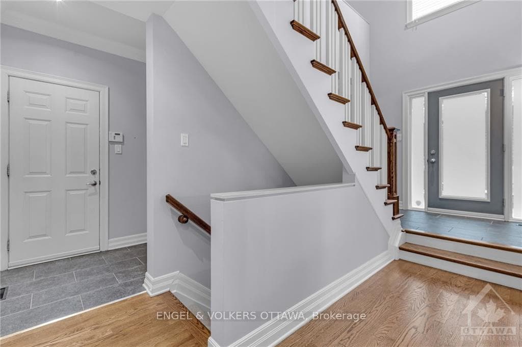 108 MANORHILL photo 5