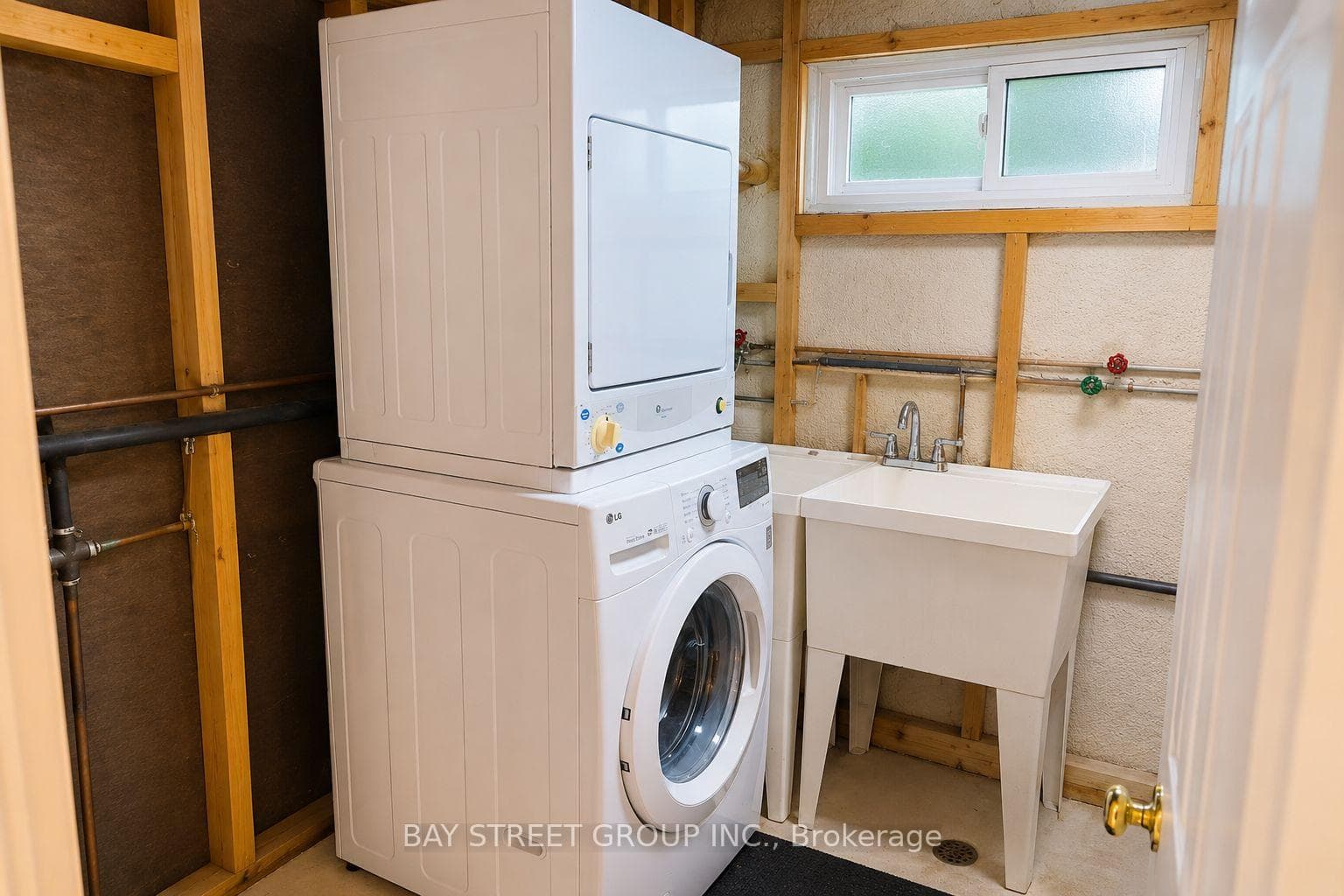 Bsmt - 27 Stornoway Crescent photo 10