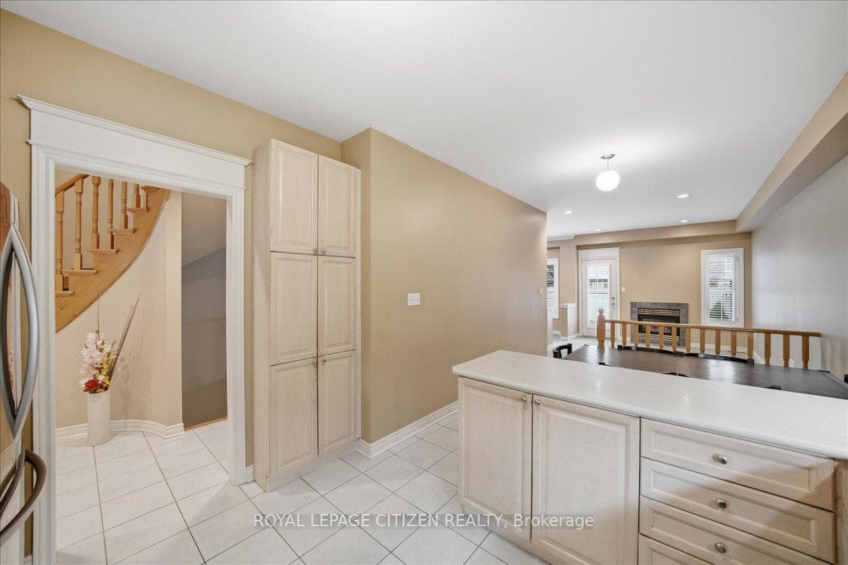 255 Shaftsbury Avenue Unit 36 photo 26