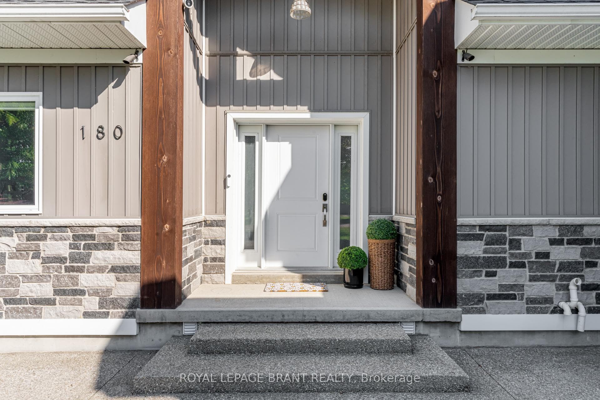 180 Royal Oak Road photo 3