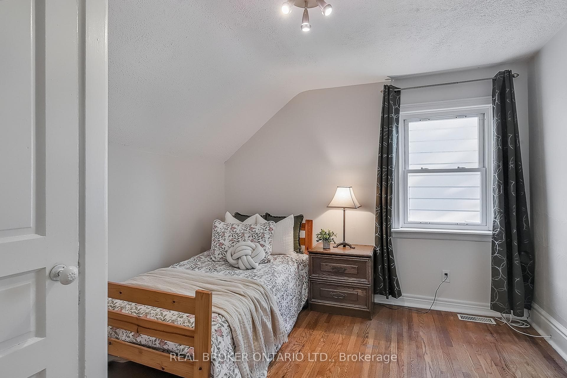 30 Troy Street photo 21
