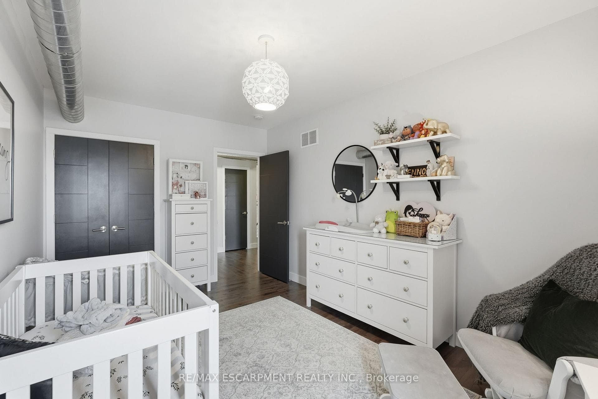 414 JOHN Street photo 33