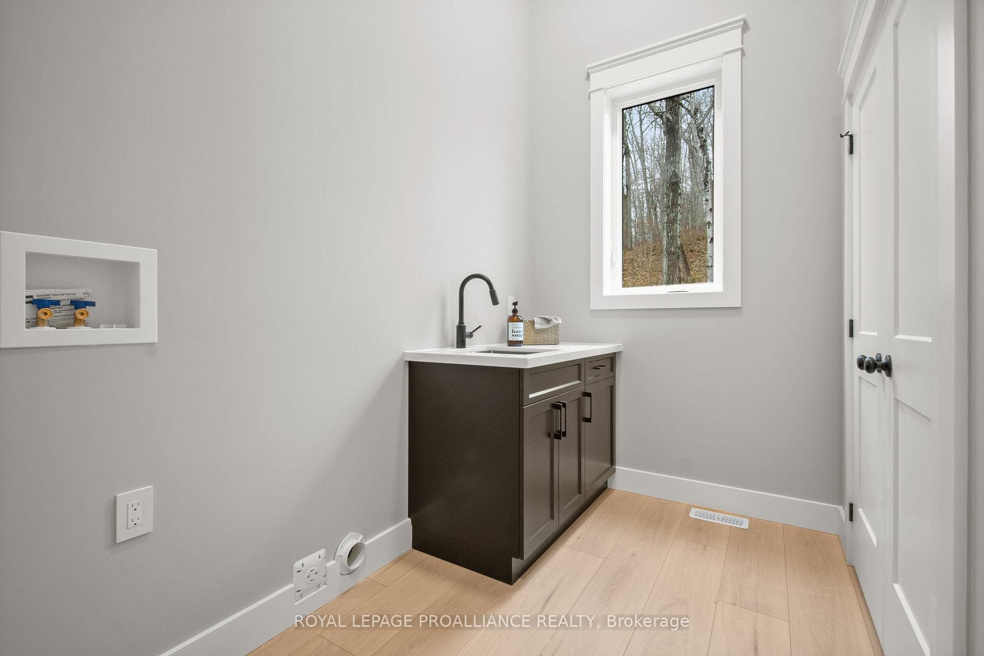 75 Riverside Boulevard photo 5