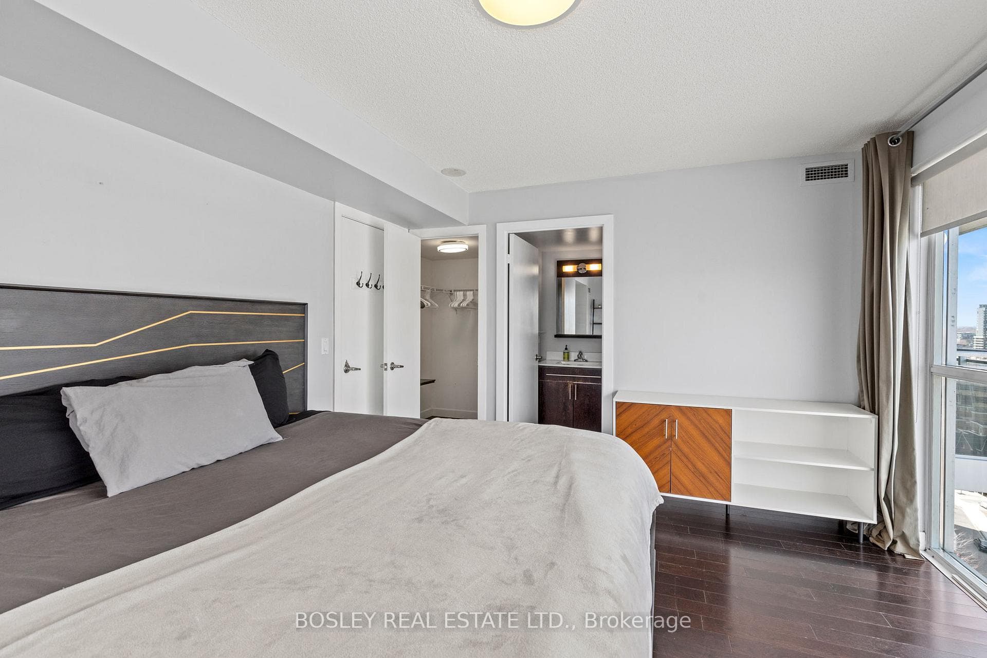 Primary Bedroom with Ensuite and Walk-in Closet