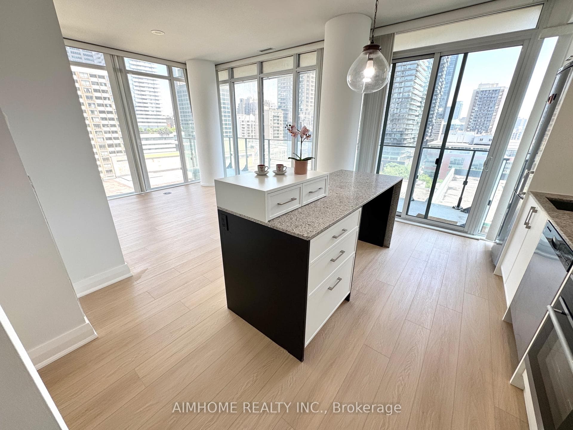 75 St Nicholas Street Unit 1208 photo 17