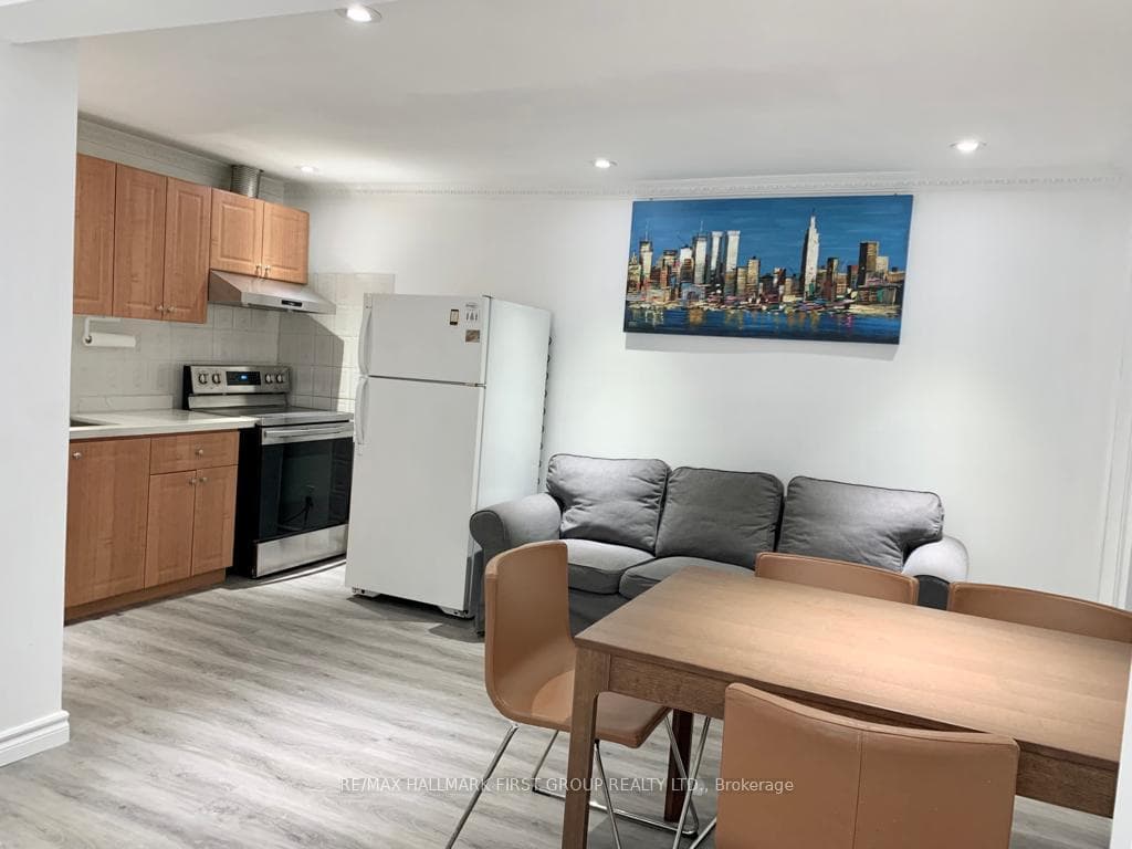 30 Huron Street photo 1