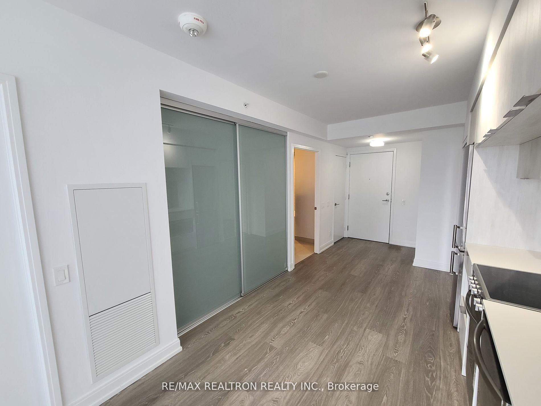 181 Dundas Street Unit 4002 photo 9