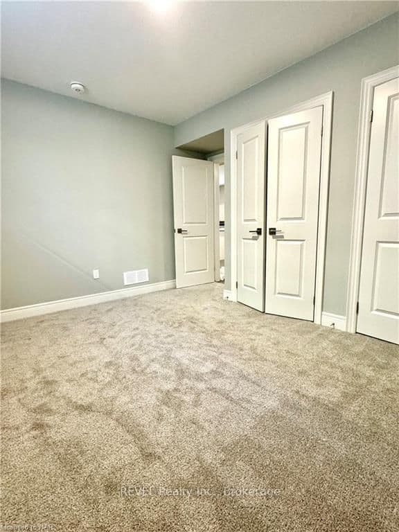 7354 SHERRILEE Crescent Unit LOWER photo 9
