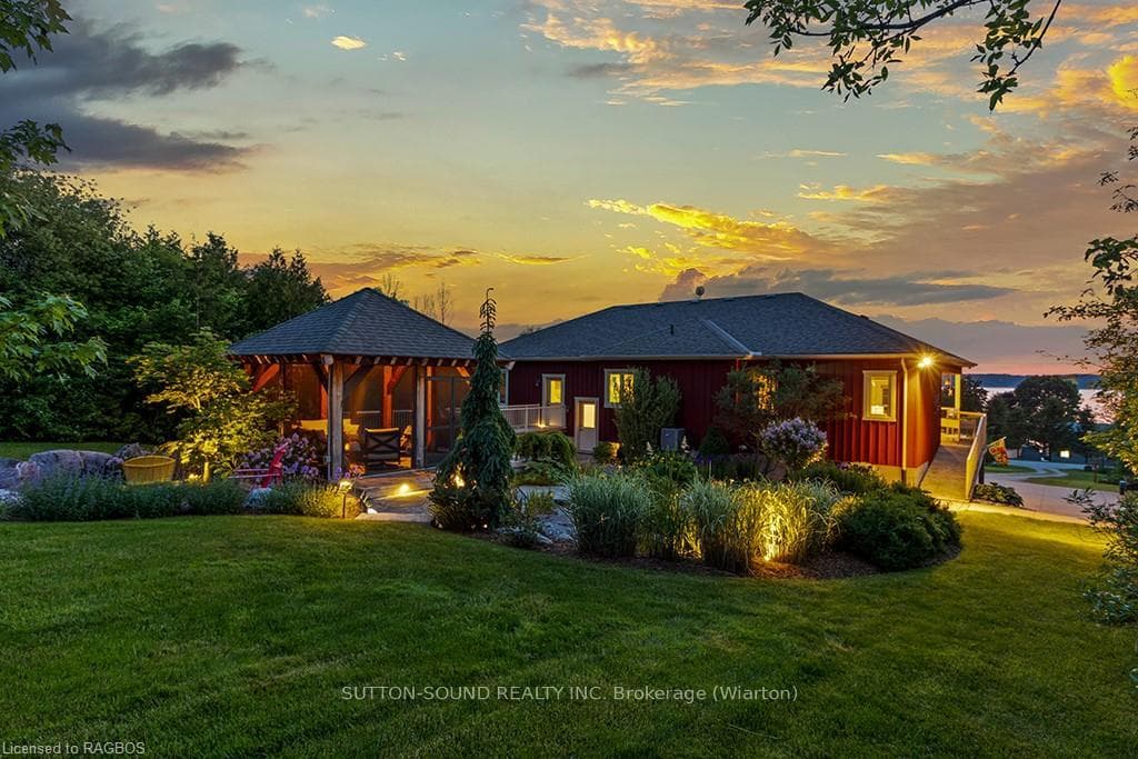 136 SUNSET Boulevard photo 2