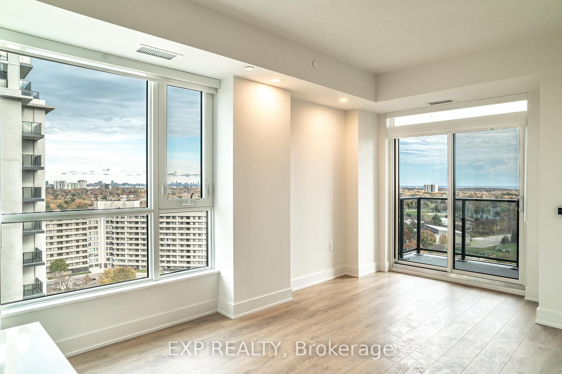 202 Burnhamthorpe Road Unit 1409 photo 8