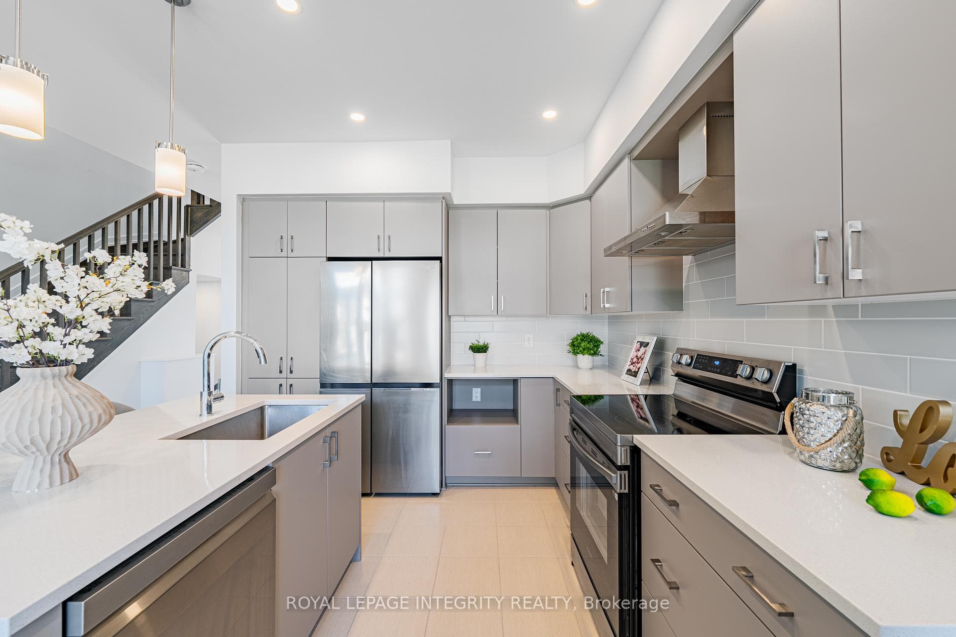 53 MAIZE Street photo 10