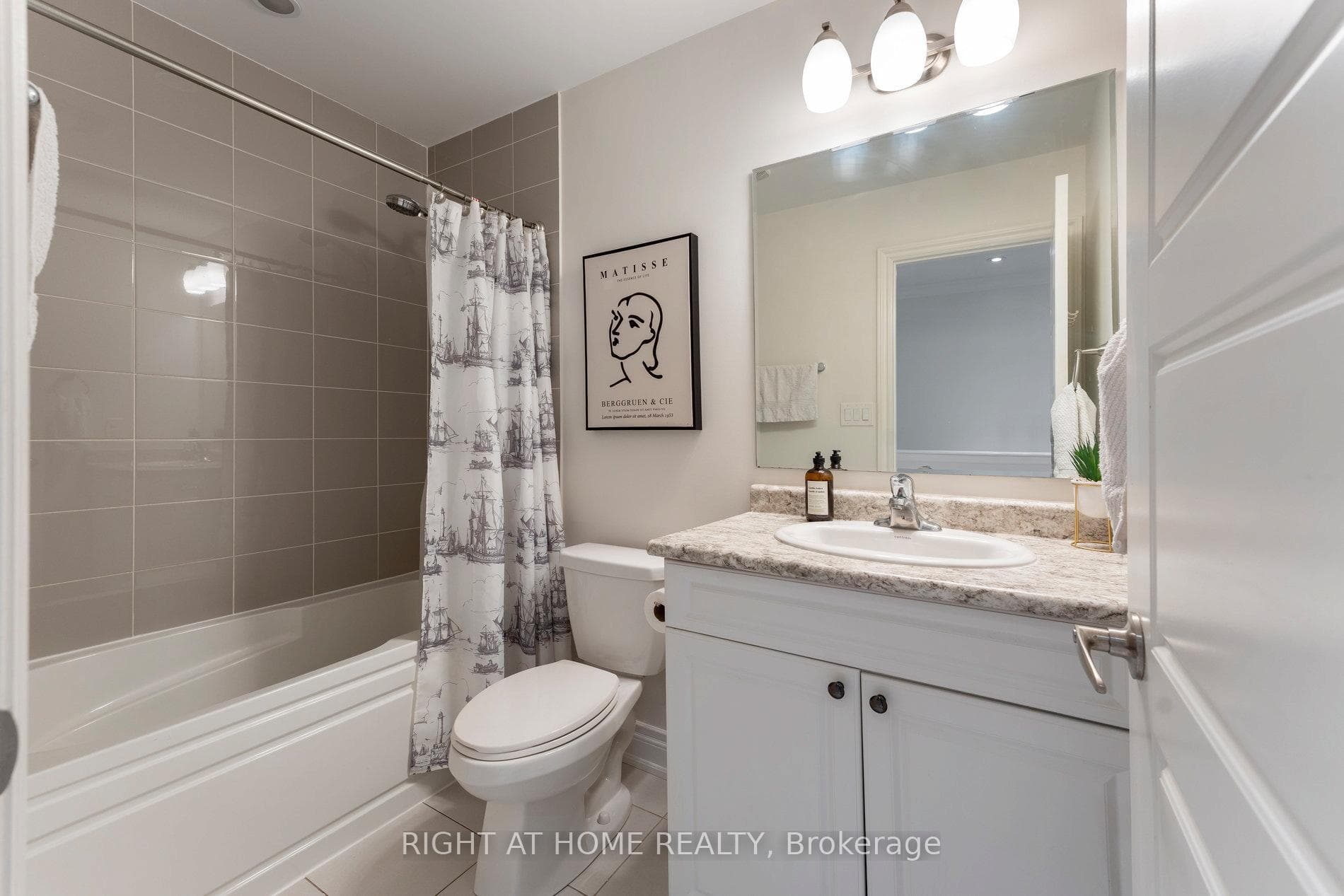 1137 Duignan Crescent photo 36