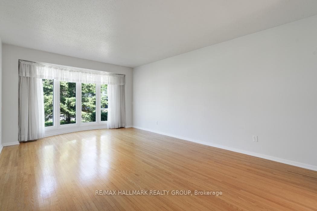 2187 Hamelin Crescent photo 9