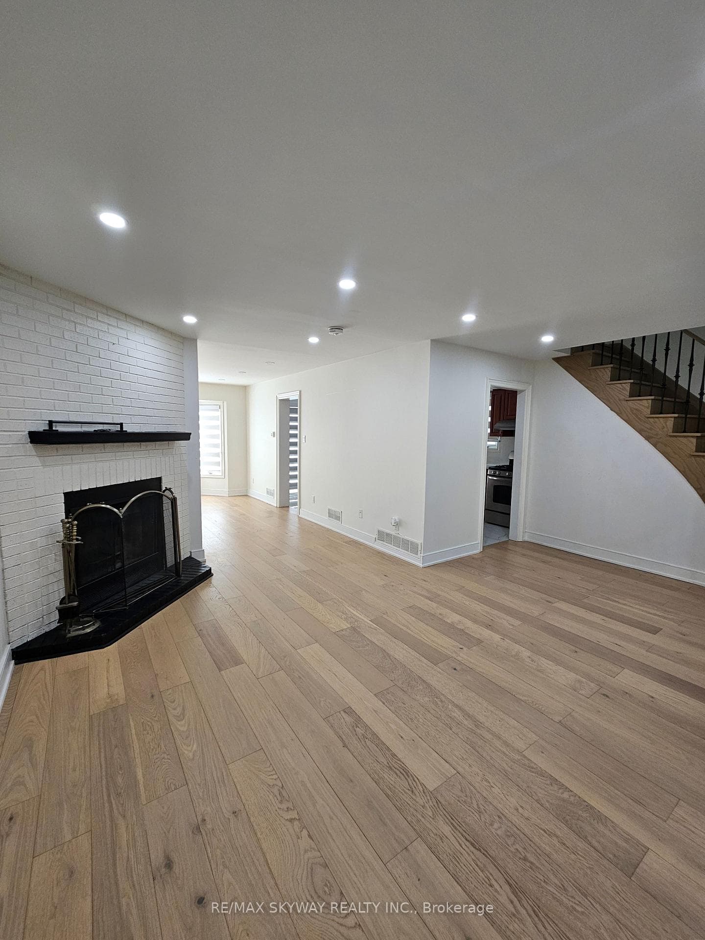 546 Turnbridge Road photo 2