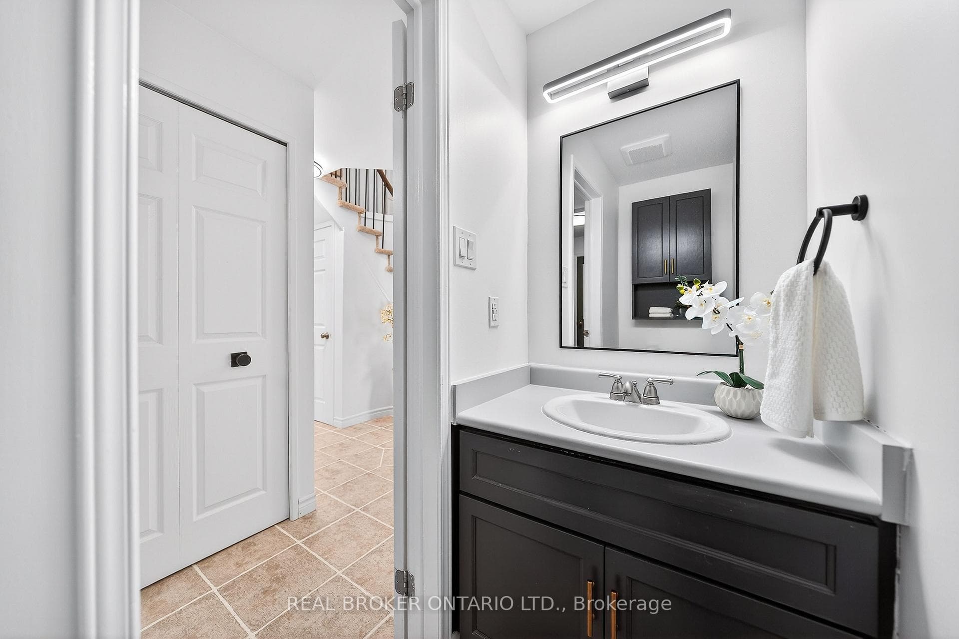243 Highview Drive photo 5