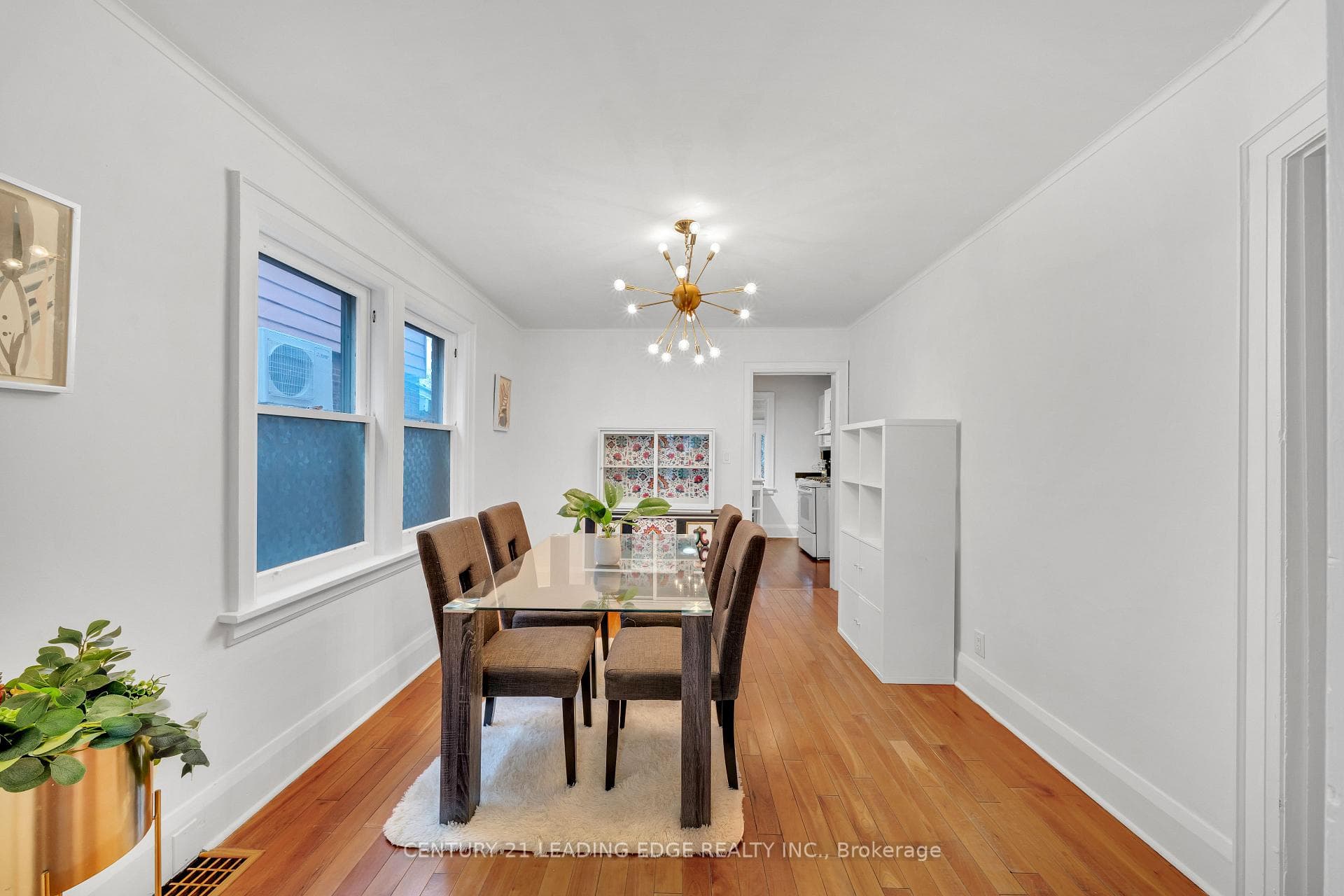 985 Carlaw Avenue photo 8
