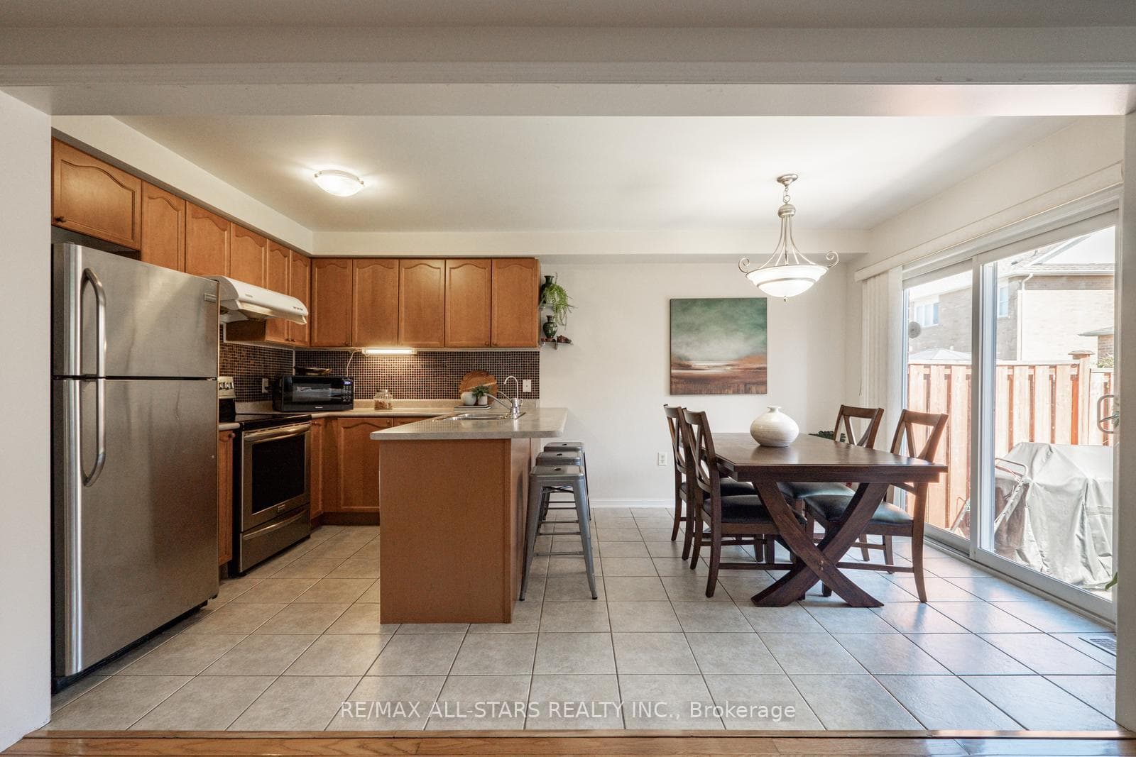 87 Jamesway Crescent photo 11