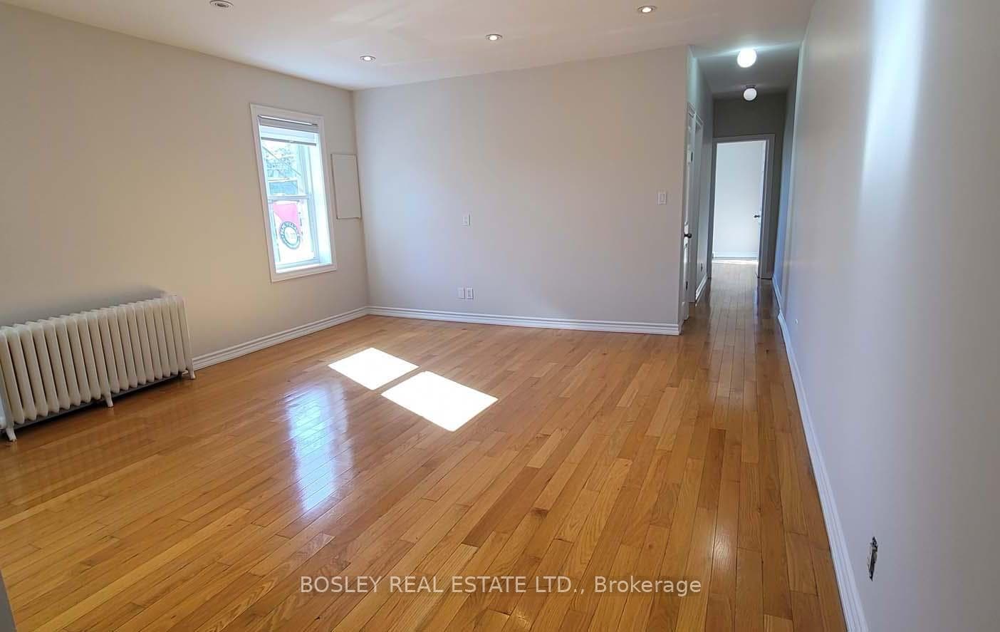 1023 Pape Avenue Unit Upper photo 2