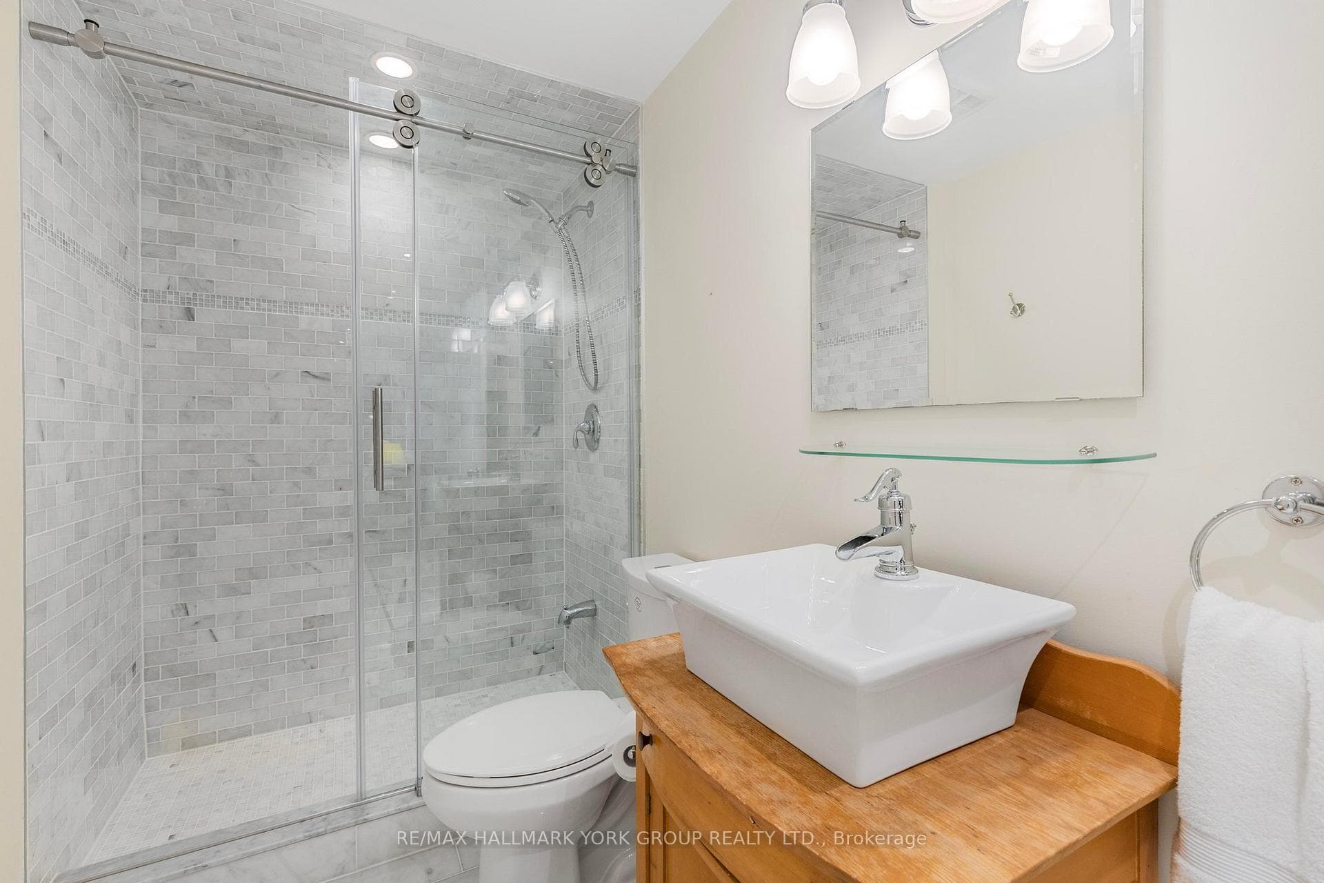 784 Colter Street photo 18