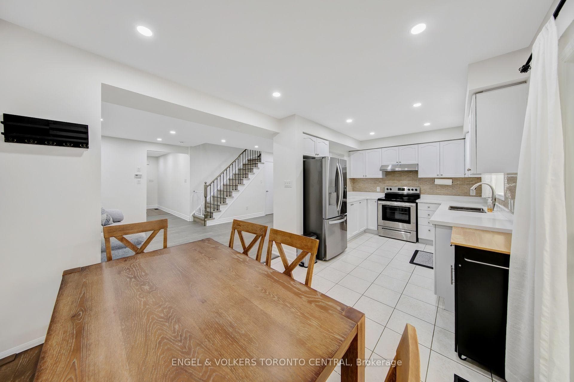 1511 Glenbourne Drive photo 7