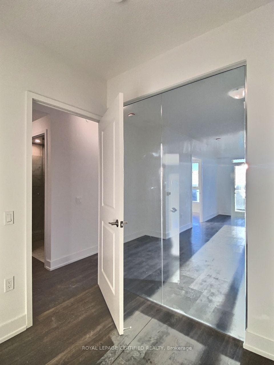 202 Burnhamthorpe Road Unit 2008 photo 11