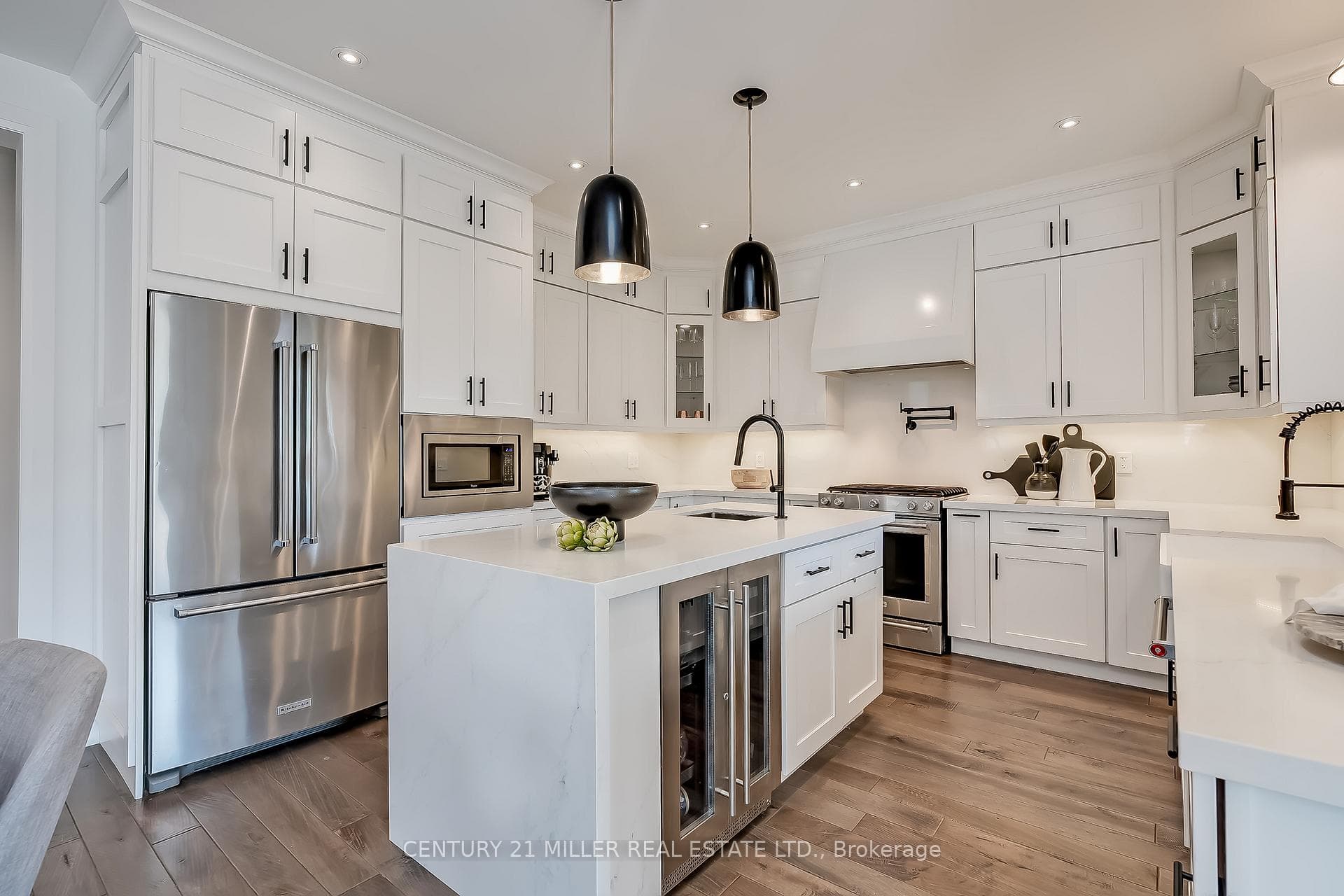 578 Byngmount Avenue photo 10