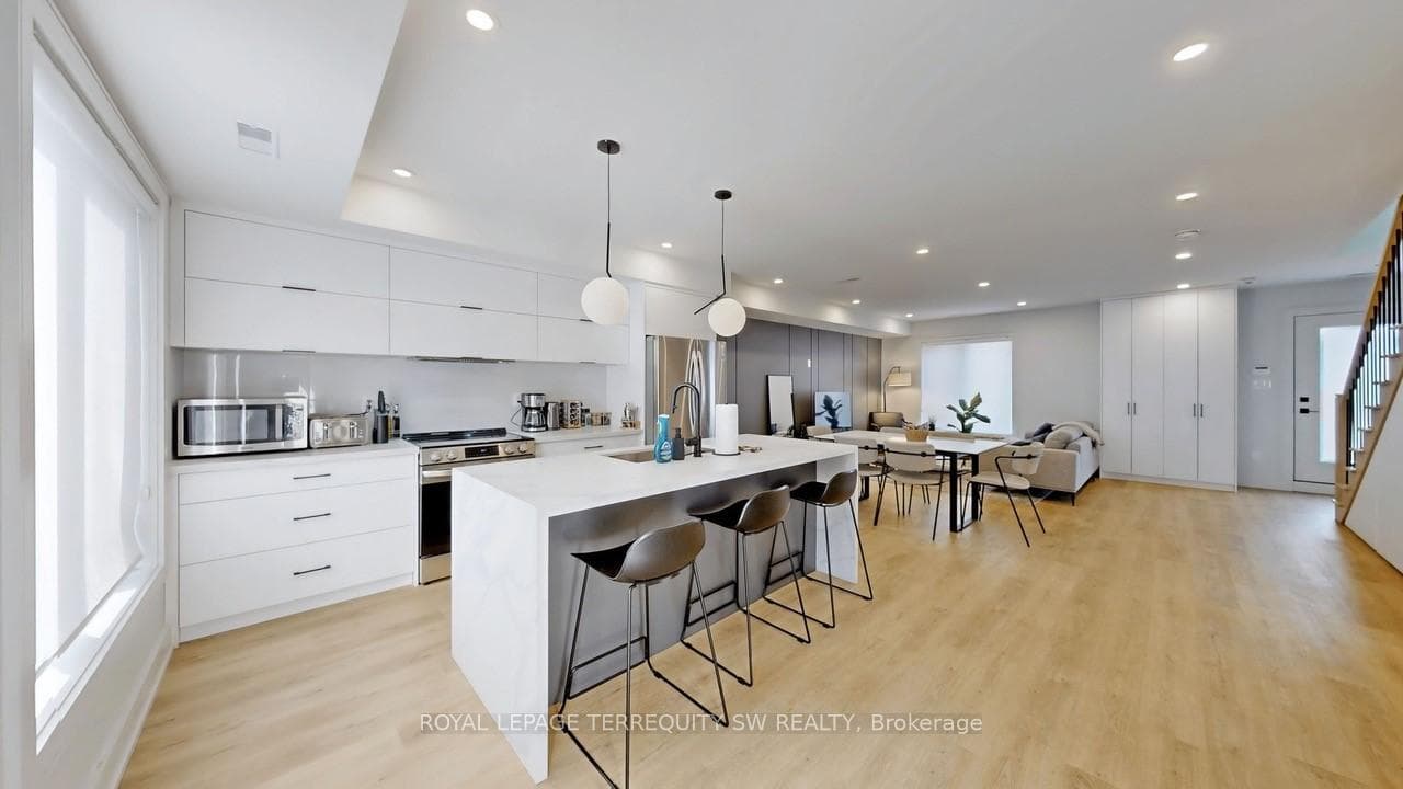 144 Dovercourt Road Unit Coach House photo 9