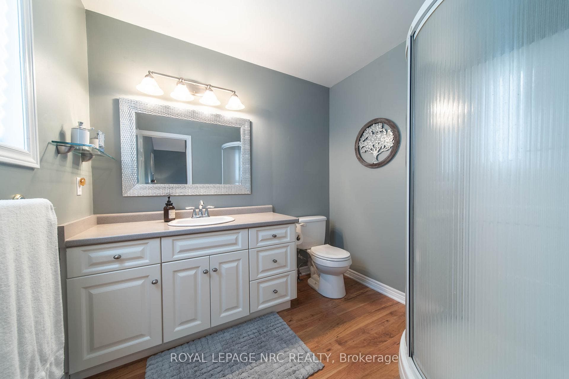 Ensuite bath