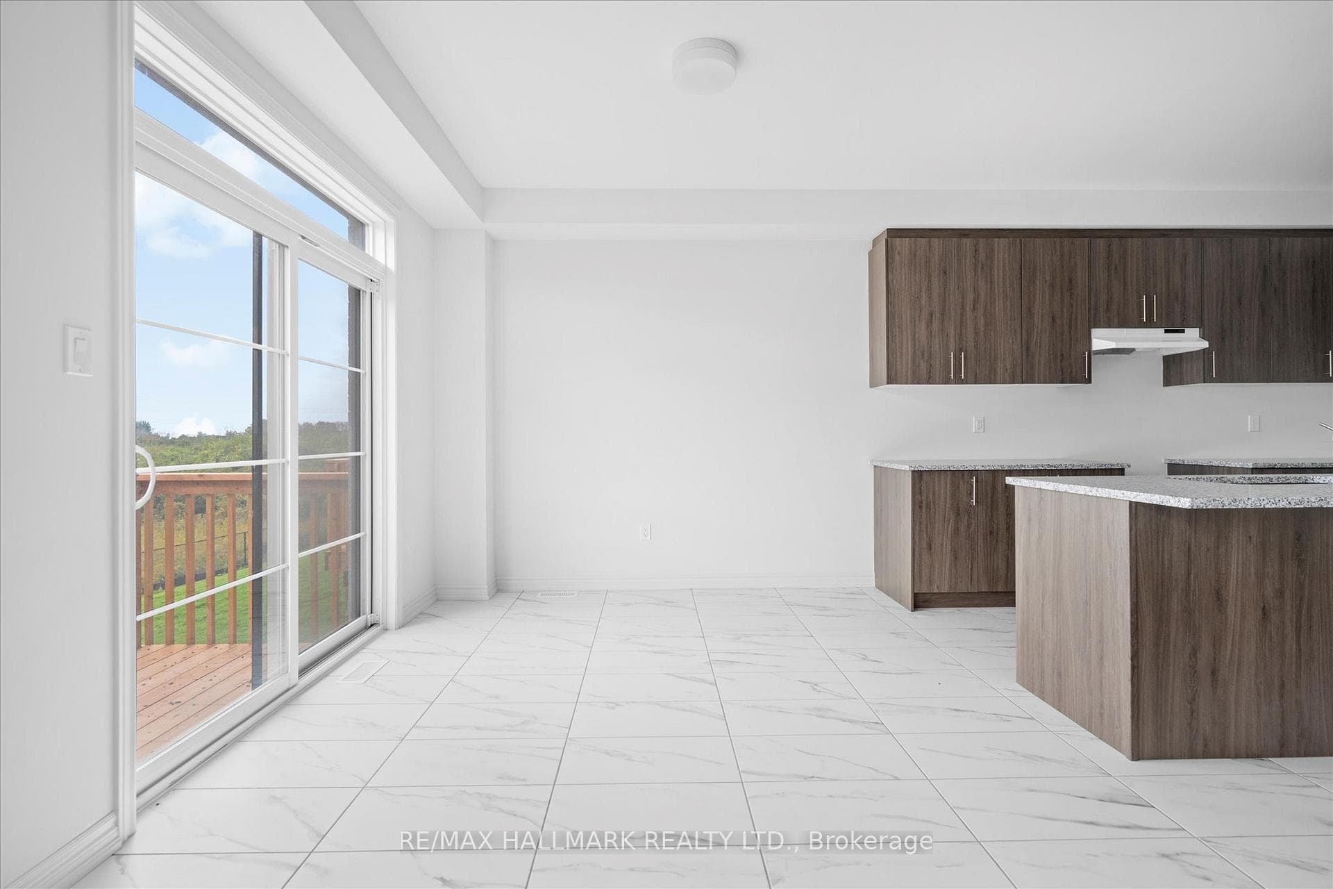 460 Trevor Street photo 17