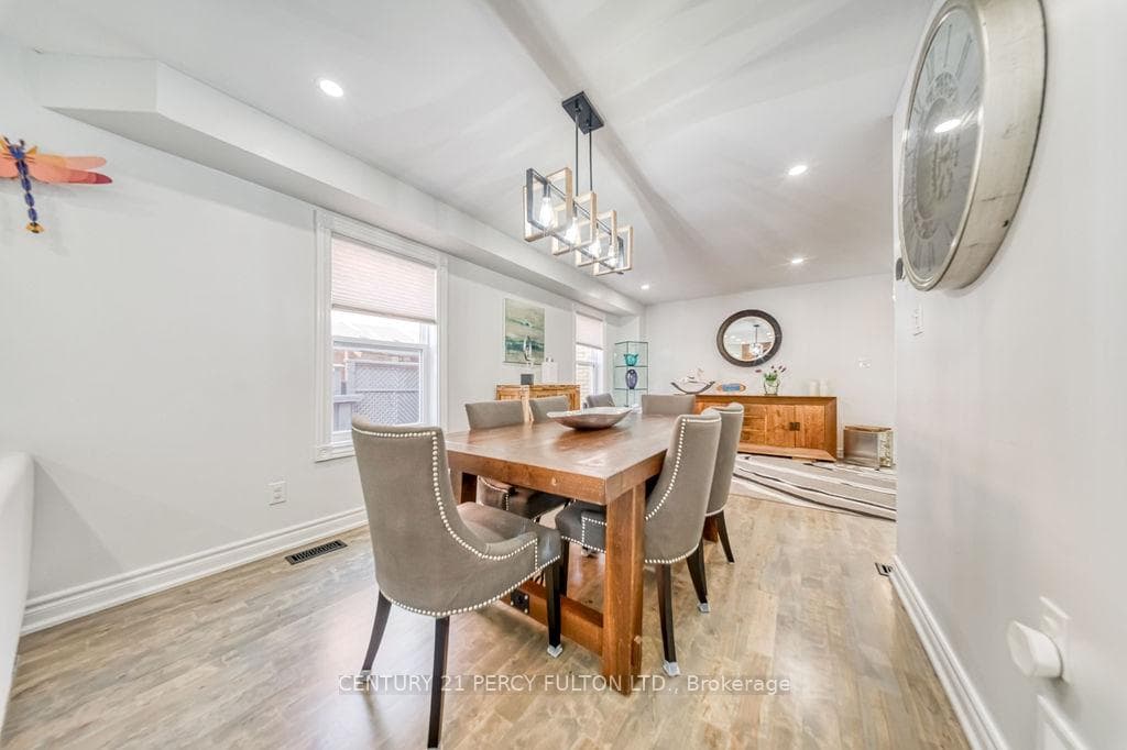 18 Booth Crescent photo 11