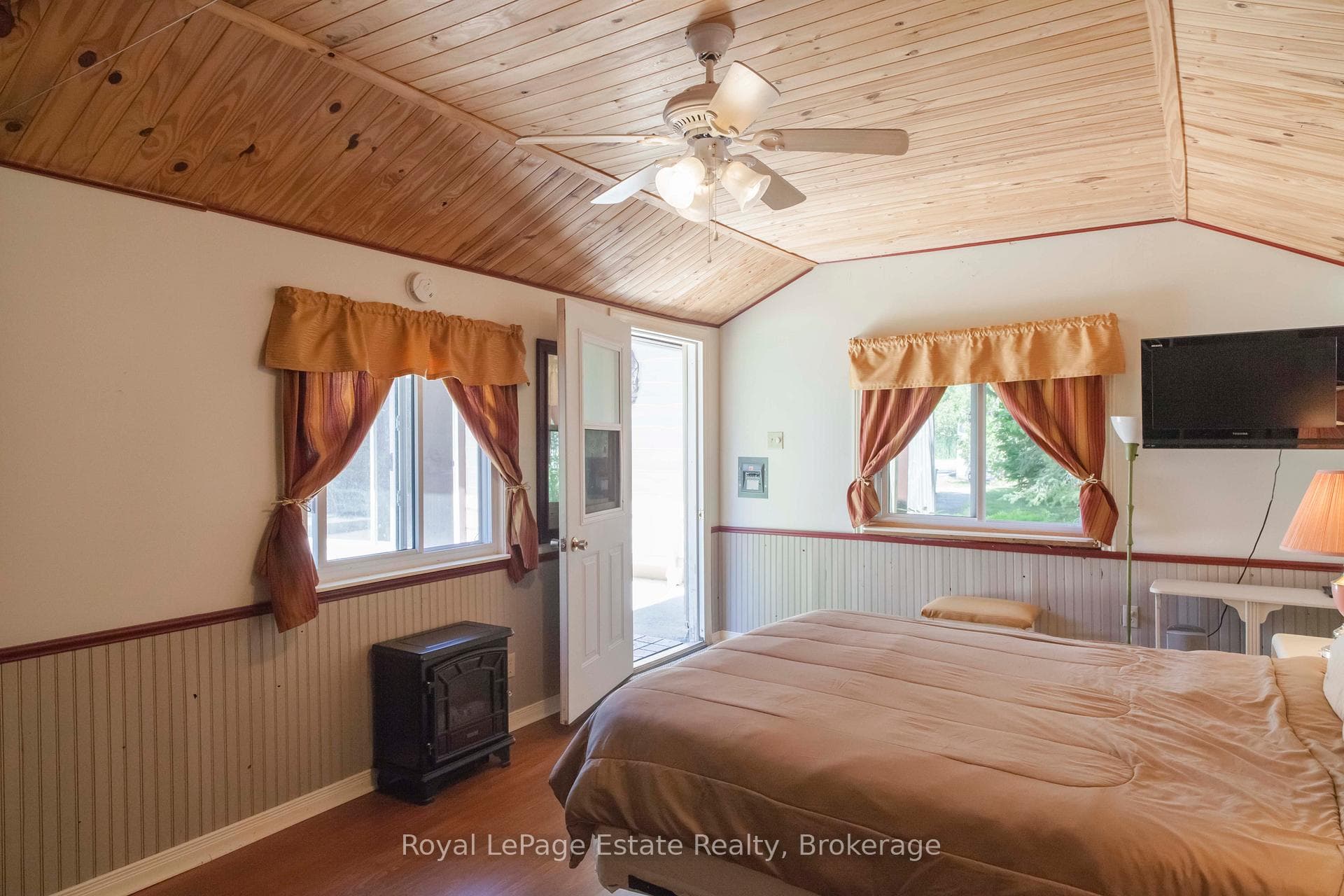 326 Lindsay Street photo 41