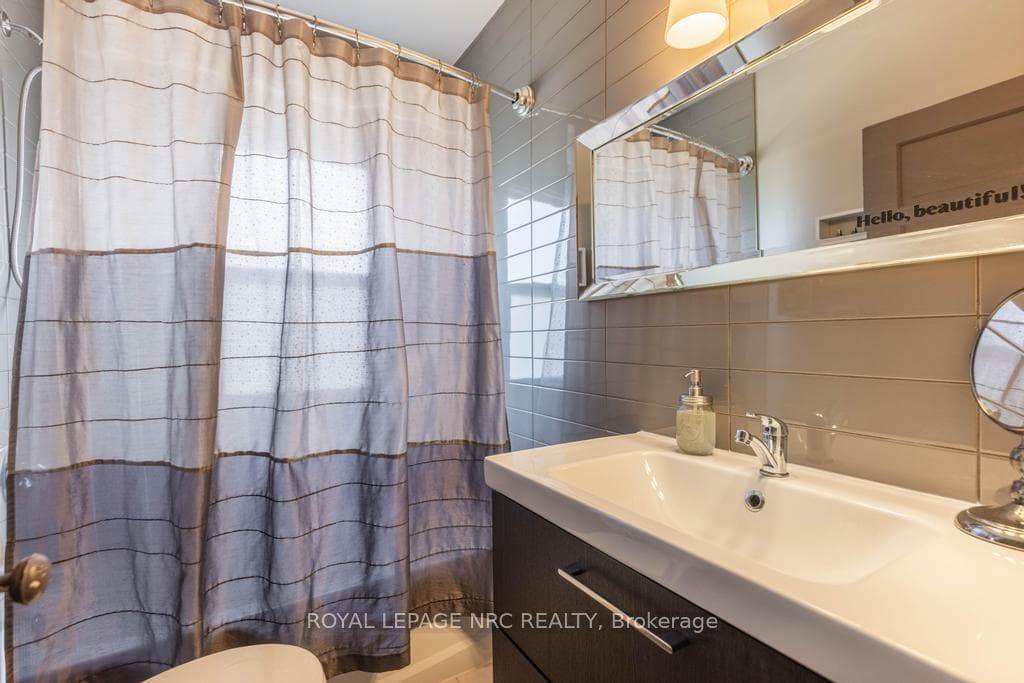 48 Hodgkins Avenue photo 25