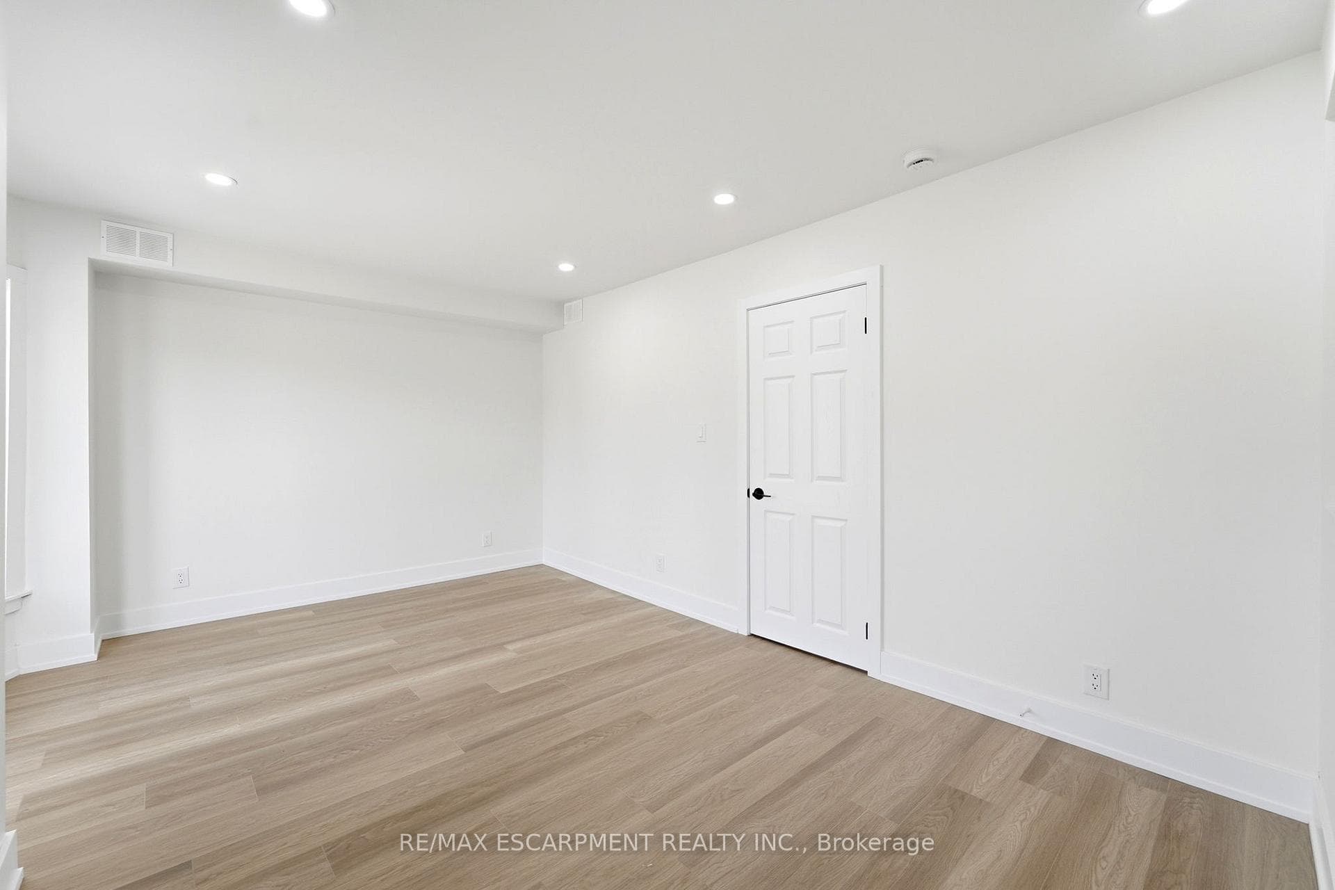 968 Main Street photo 21