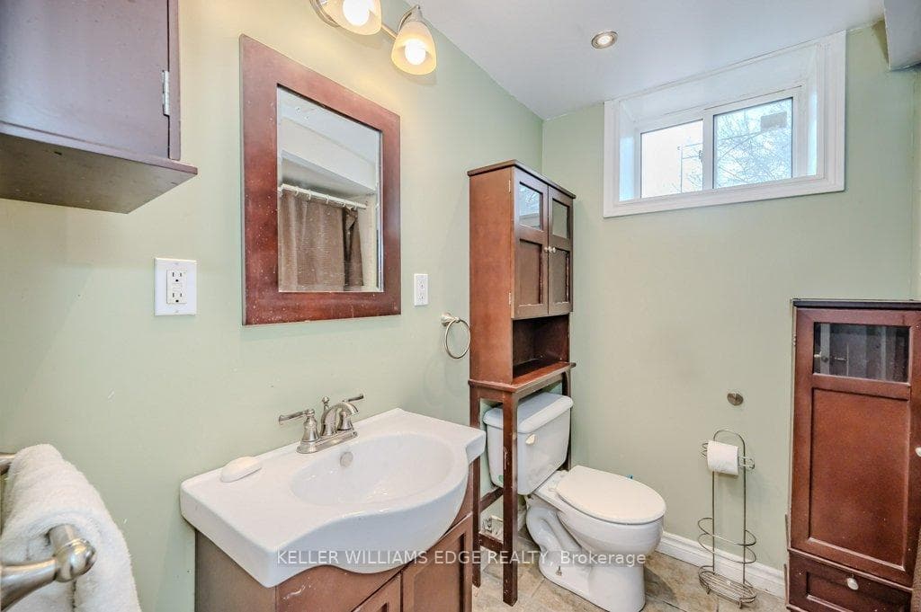1258 Princeton Crescent photo 28