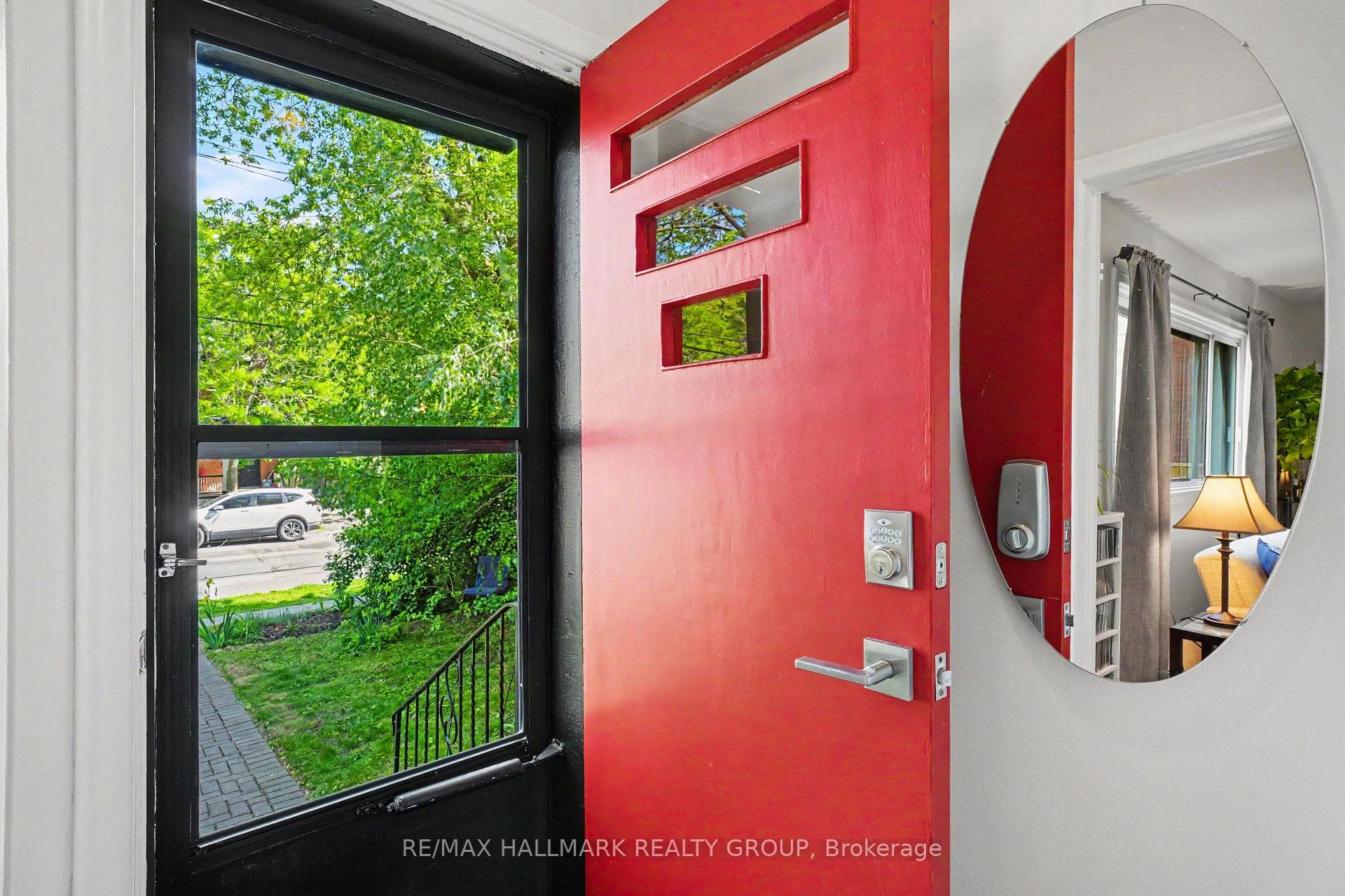 371 Sunnyside Avenue photo 4