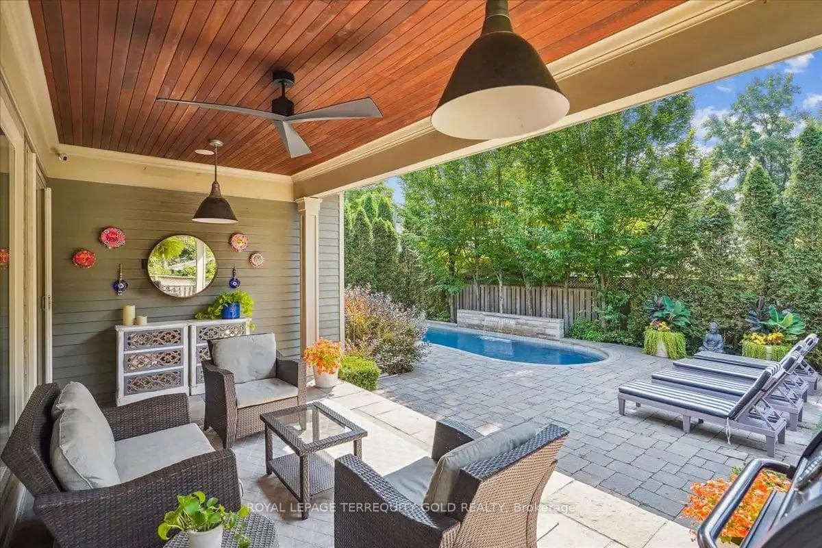 468 Avon Crescent photo 44