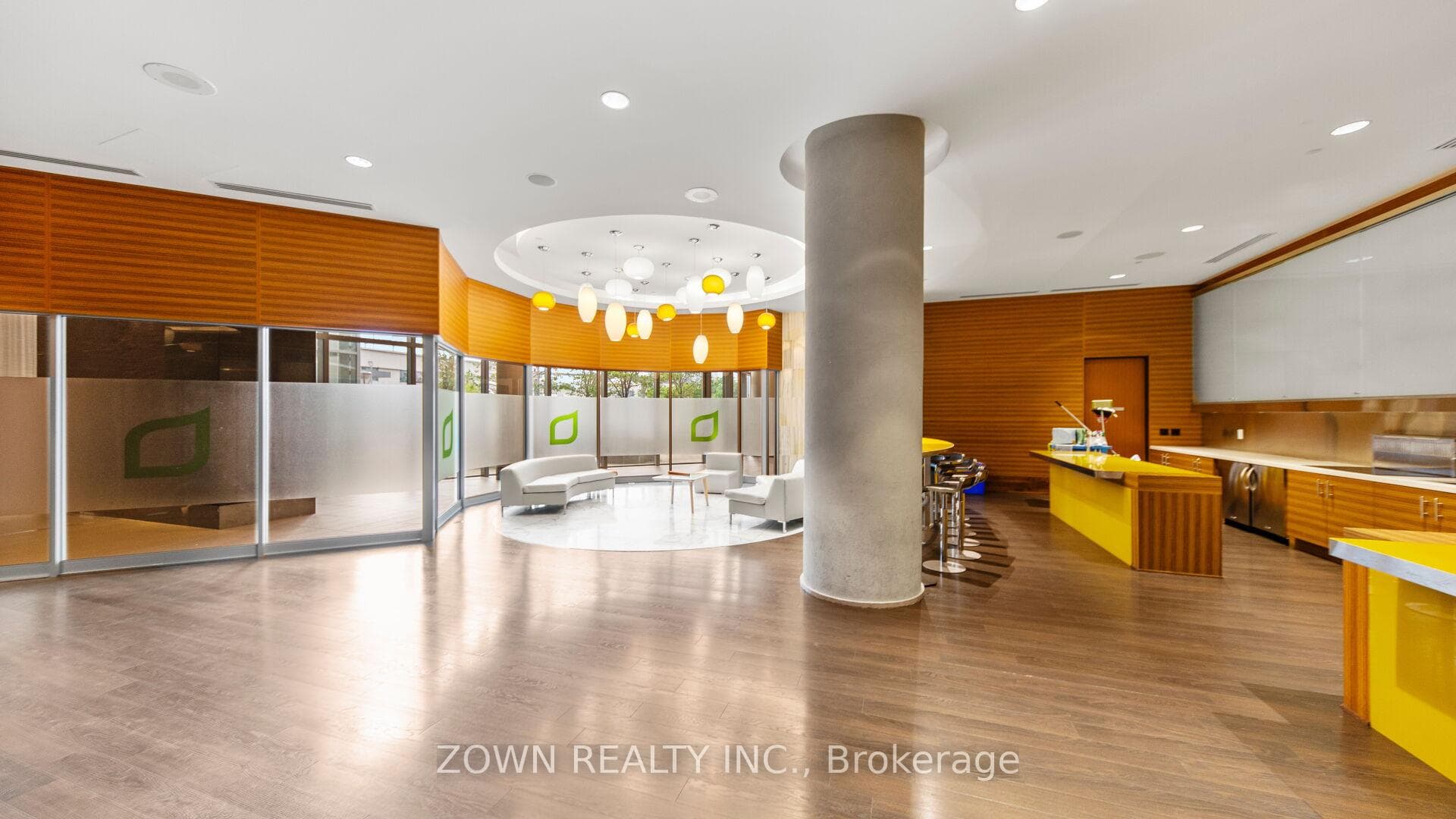 135 Village Green Square Unit 2019 photo 10
