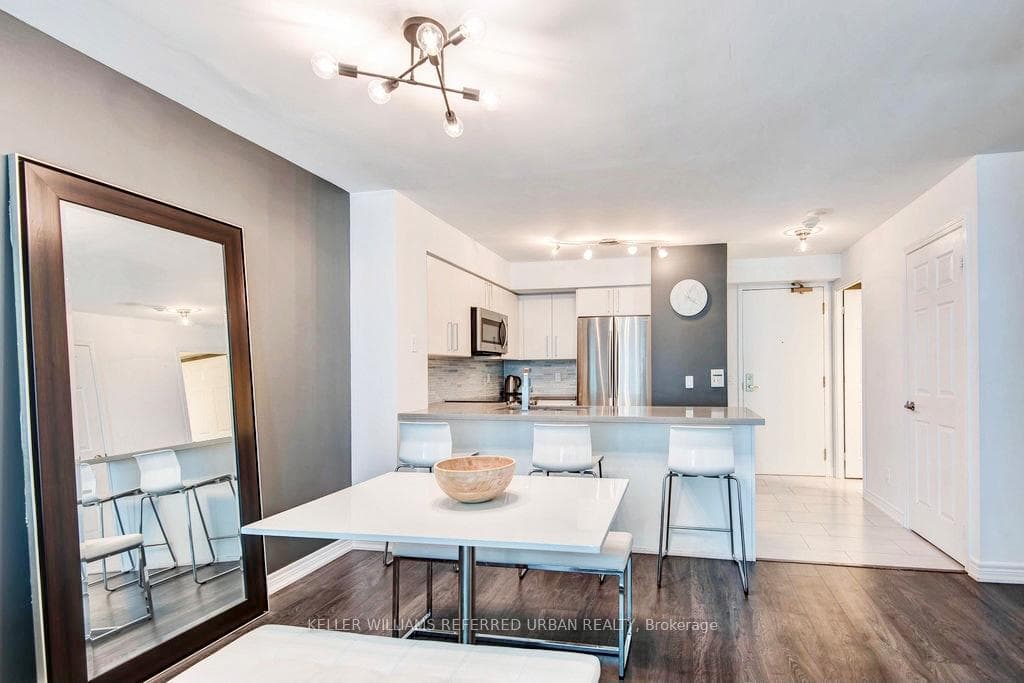 30 Grand Trunk Crescent Unit 2208 photo 1
