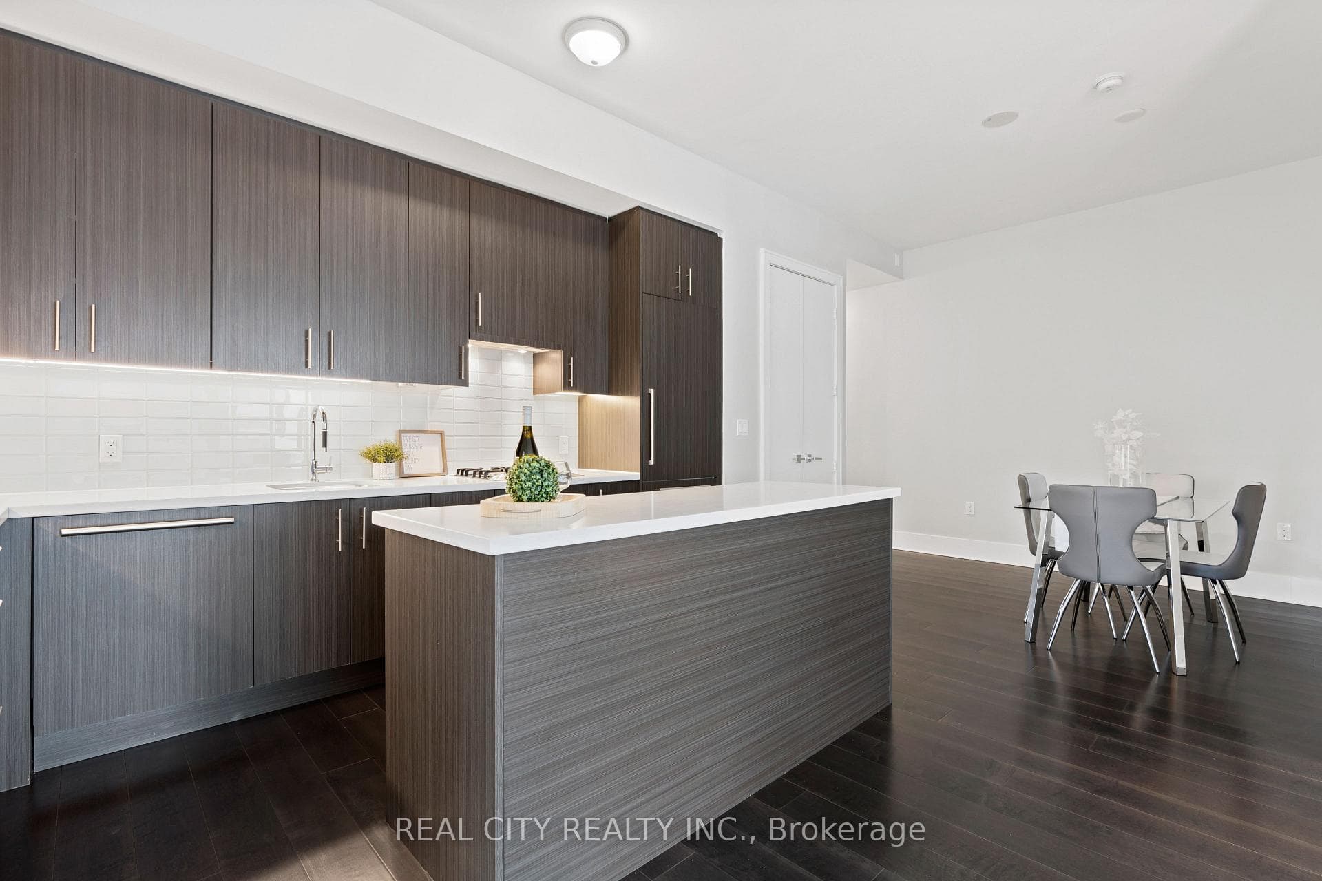 29 Queens Quay Unit 626 photo 2