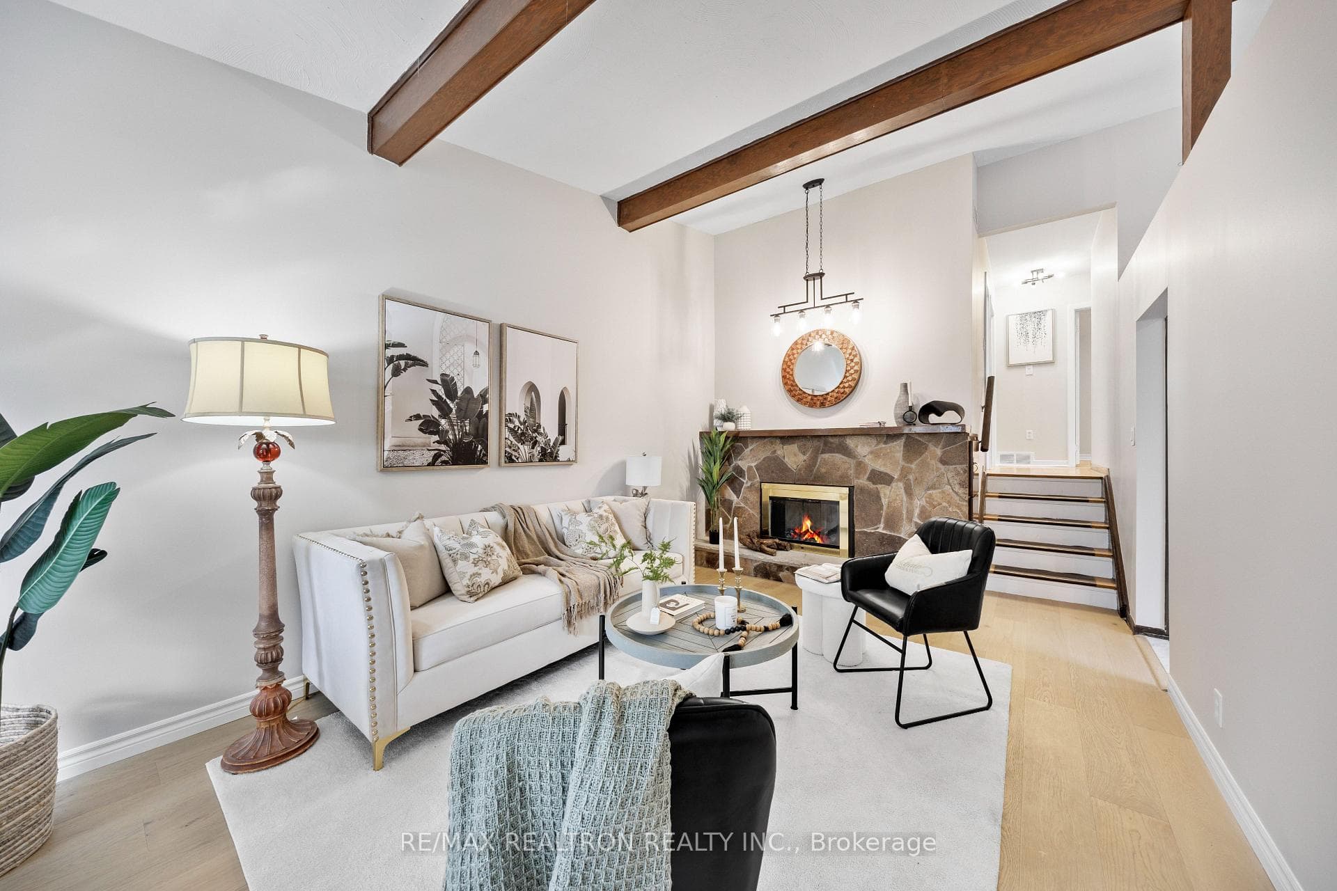 669 Annland Street photo 4