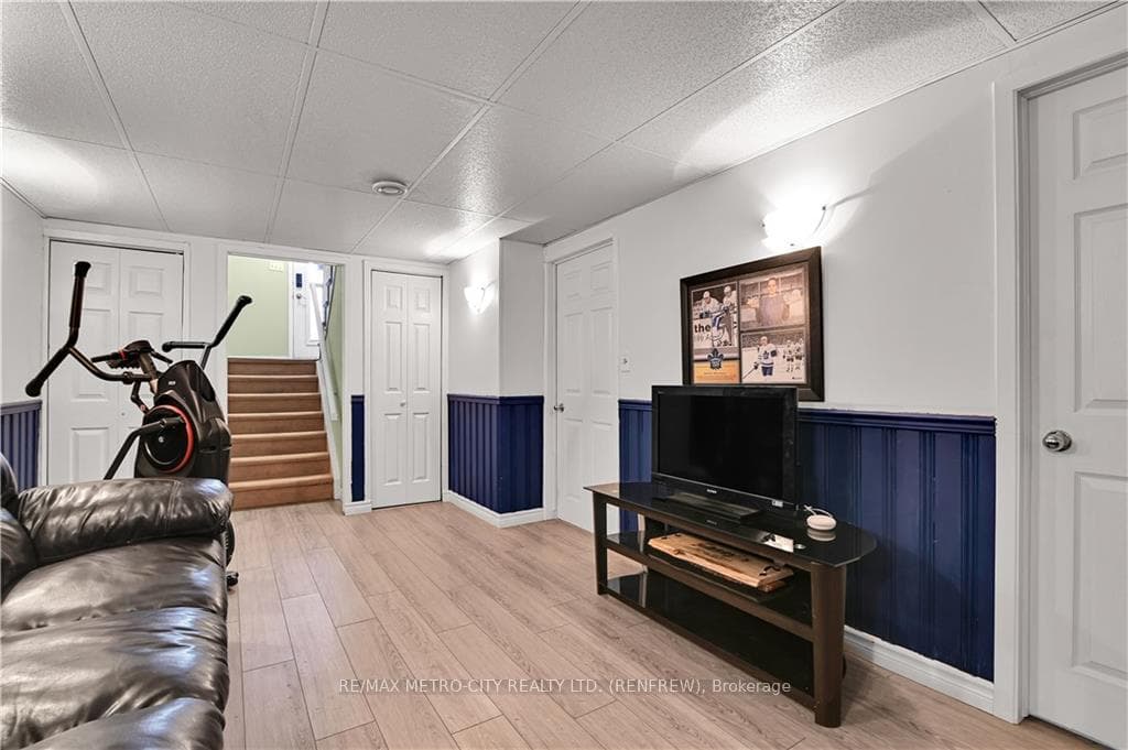 327 AIRTH Boulevard photo 26