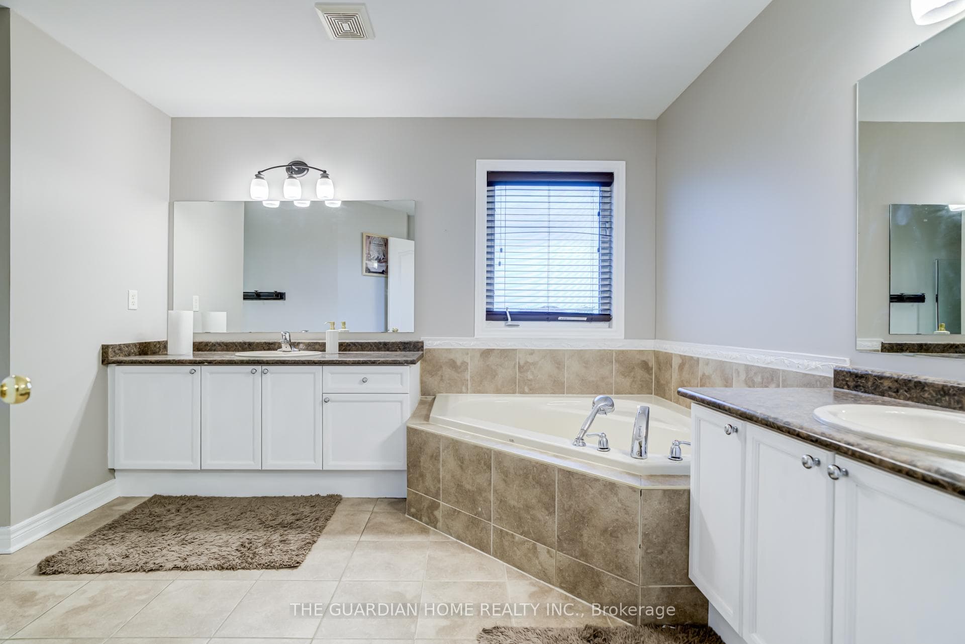 1214 Harlstone Crescent photo 35