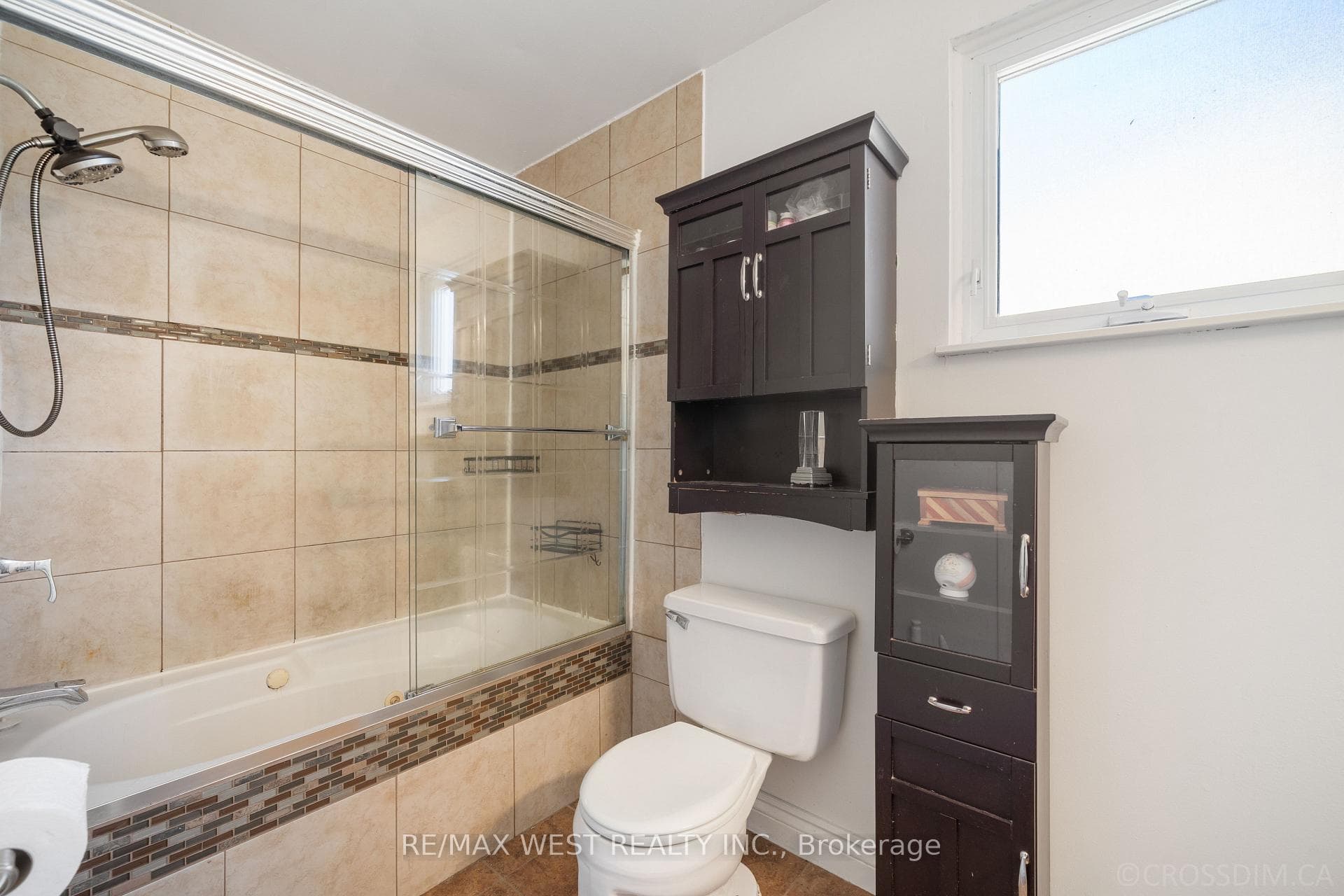 370 Whitehead Crescent photo 27