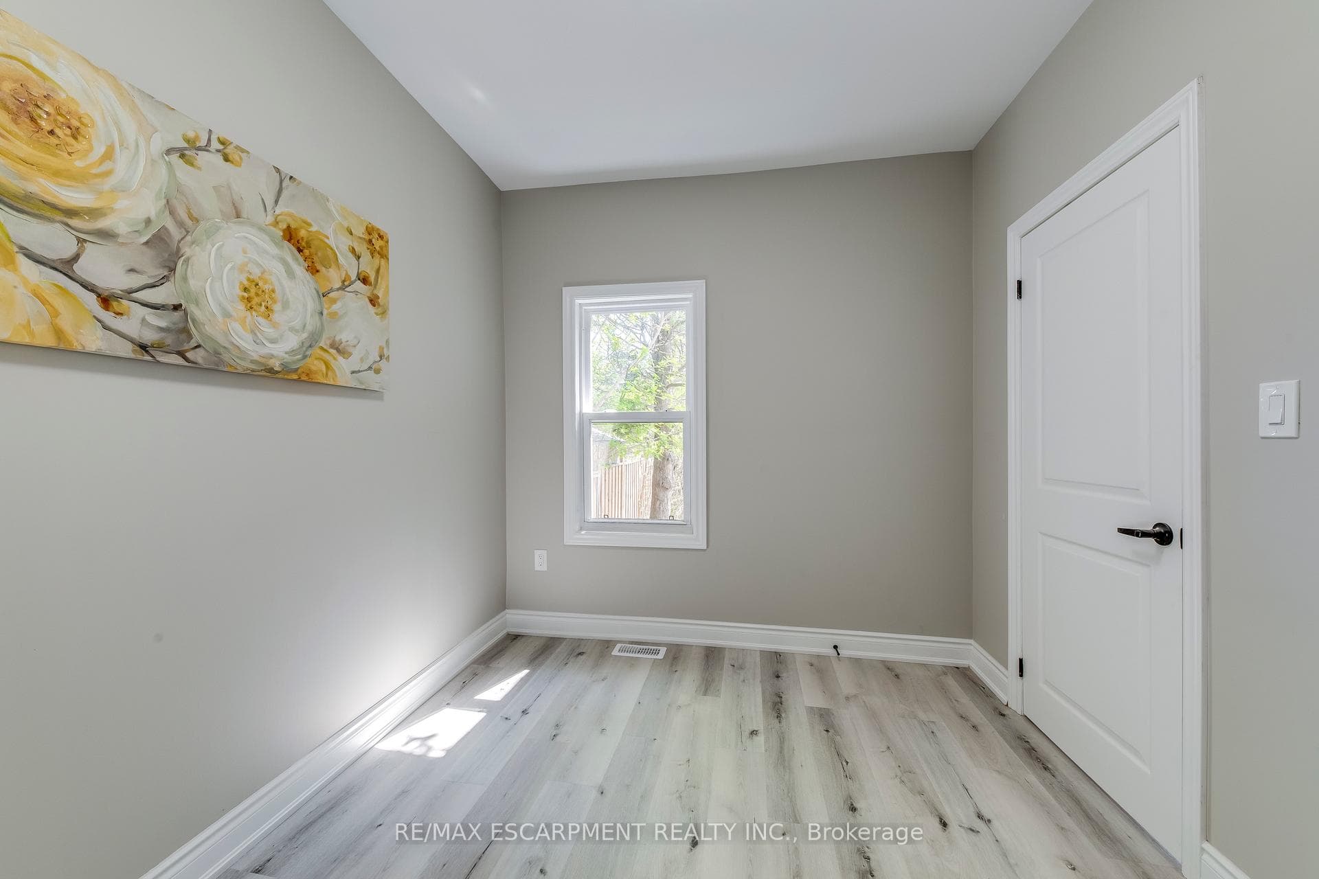 176 Garside Avenue photo 14