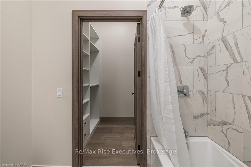 2274 PRINCESS Street Unit 305 photo 10