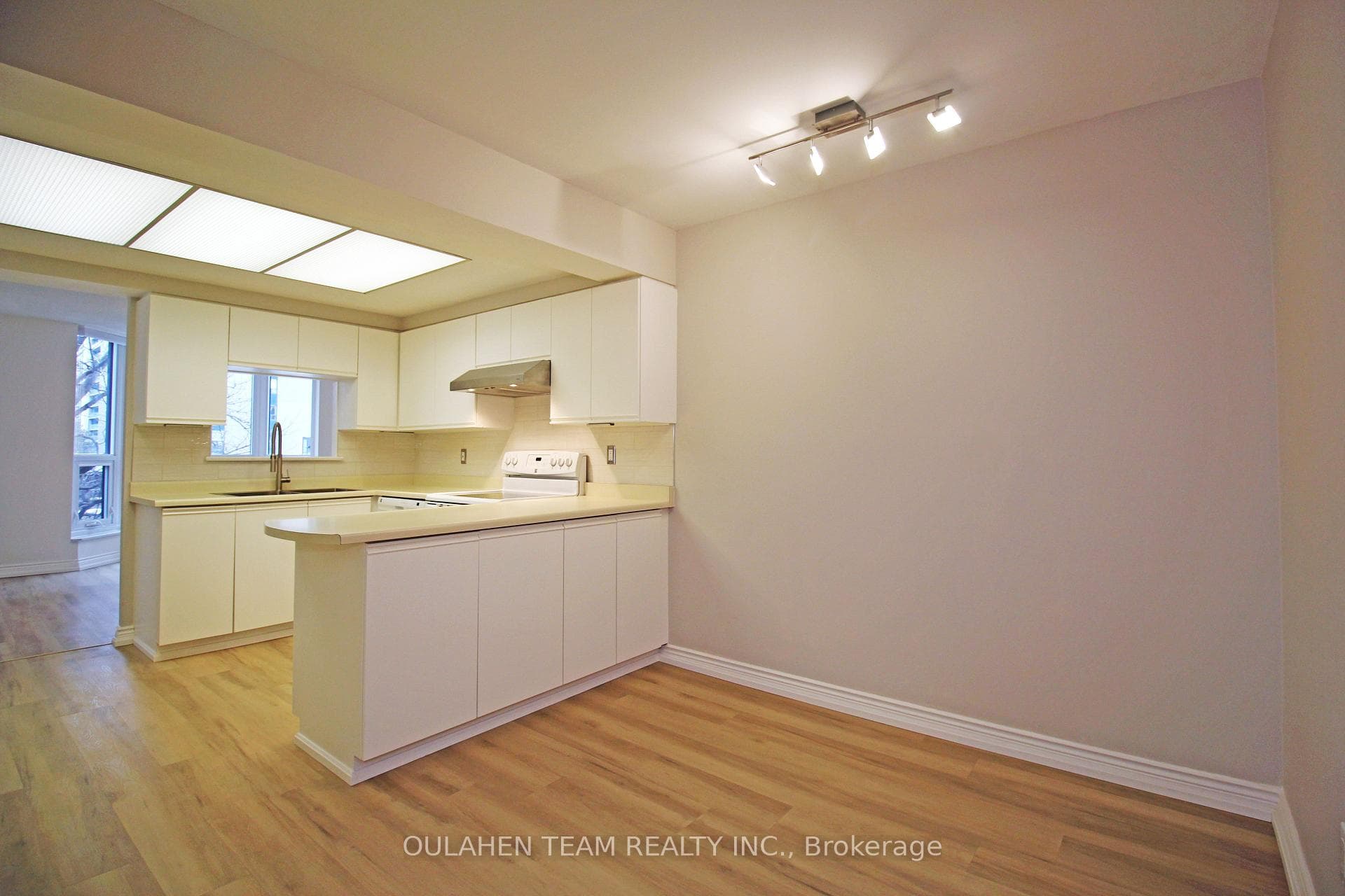 65 Spring Garden Avenue Unit 201 photo 11