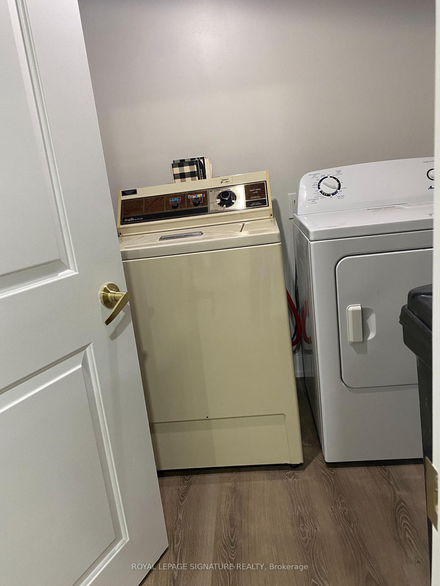 523 Rupert Avenue Unit All inclusive Basement photo 9