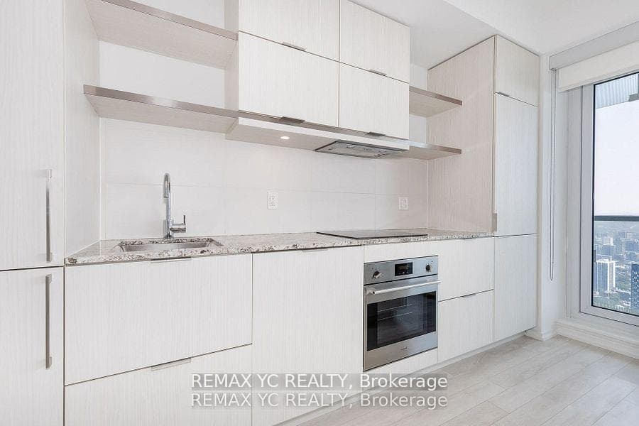 197 Yonge Street Unit 5104 photo 9