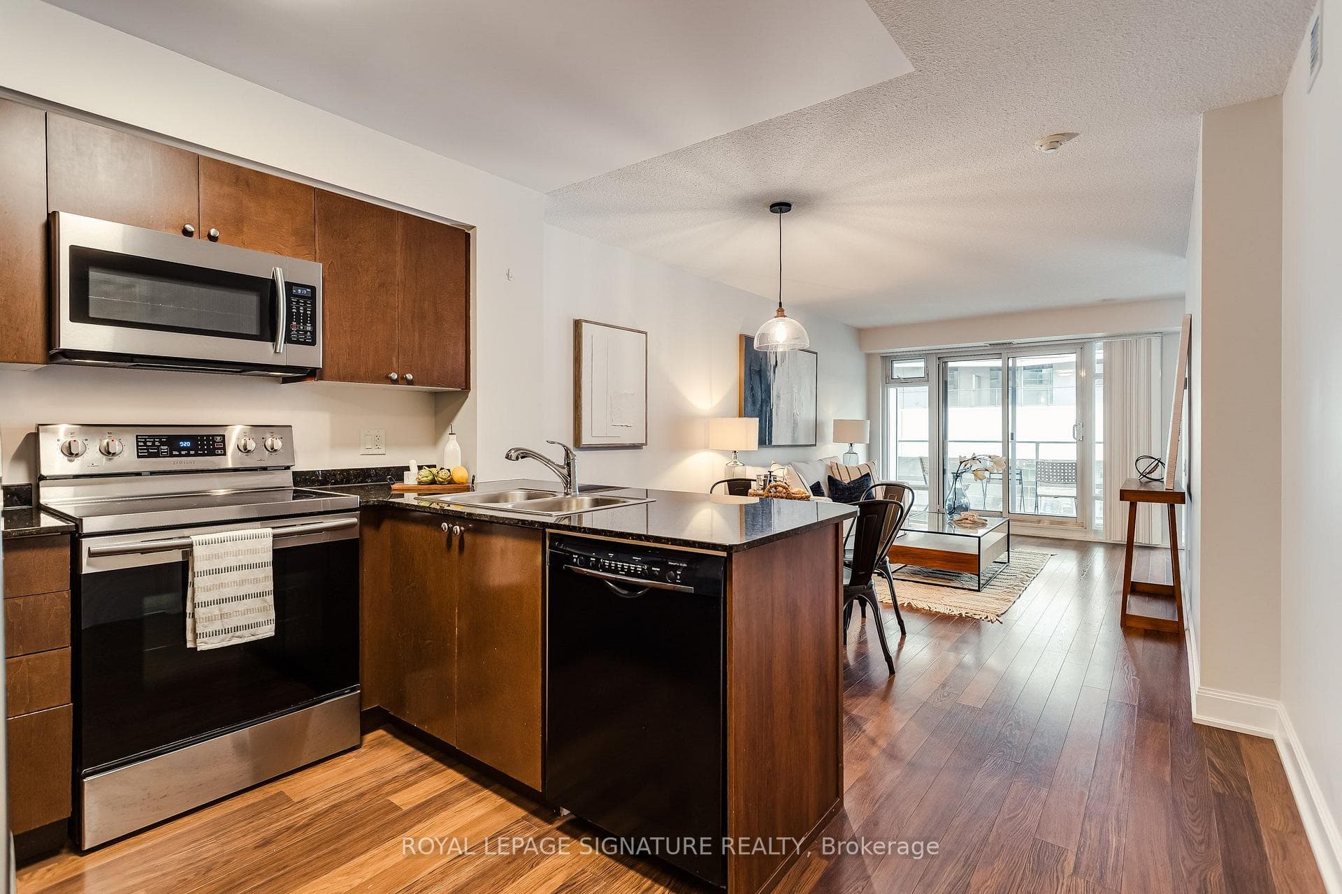 2191 Yonge Street Unit 910 photo 7