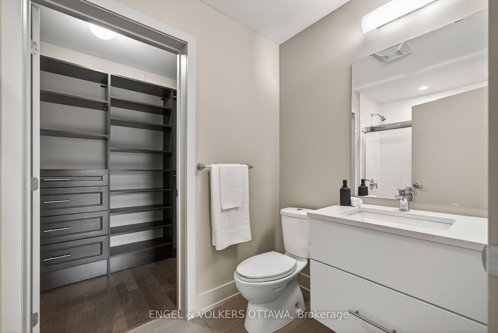 108 RICHMOND Road Unit 507 photo 24
